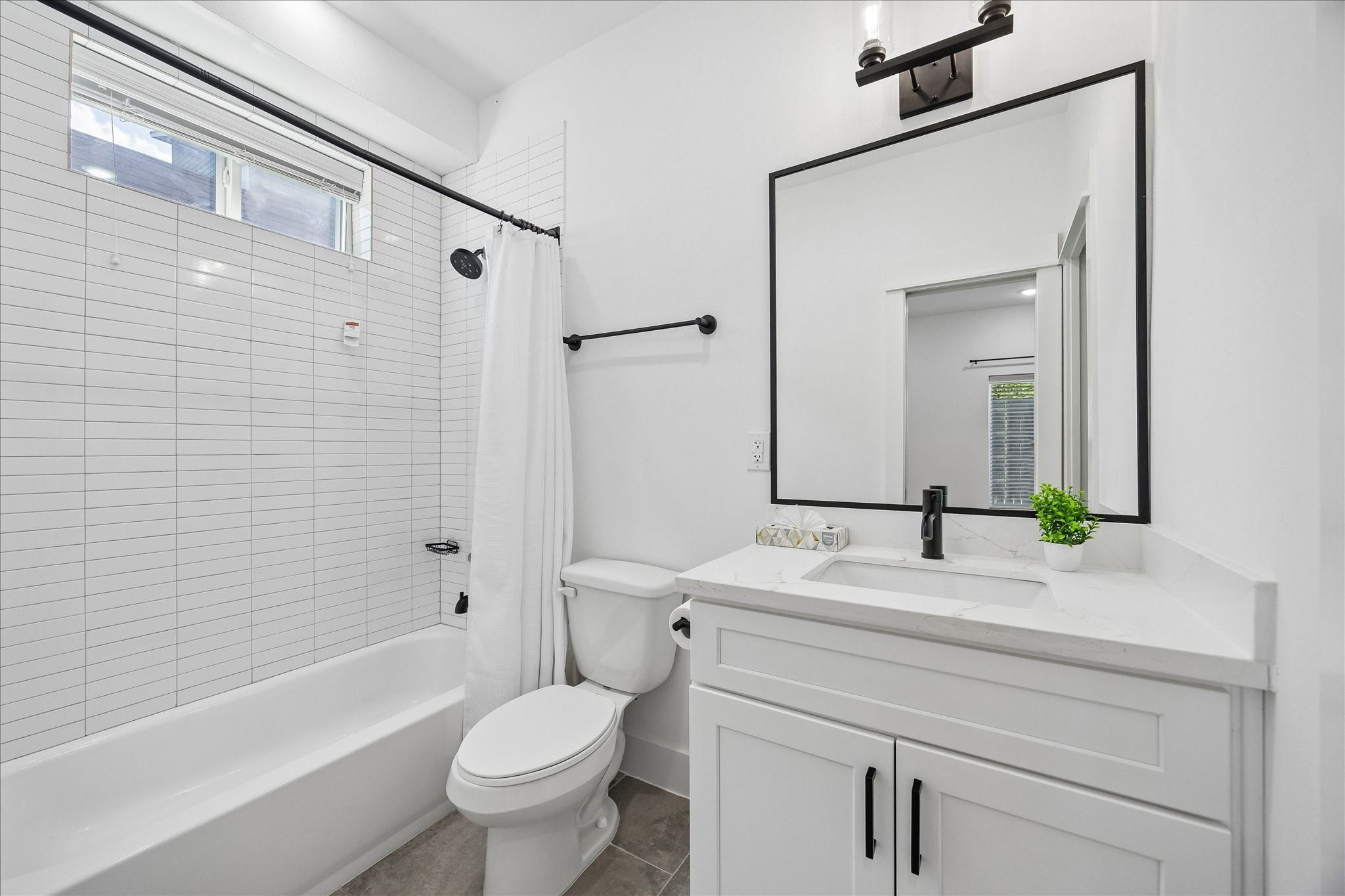 208 N York Street B Property Photo 22