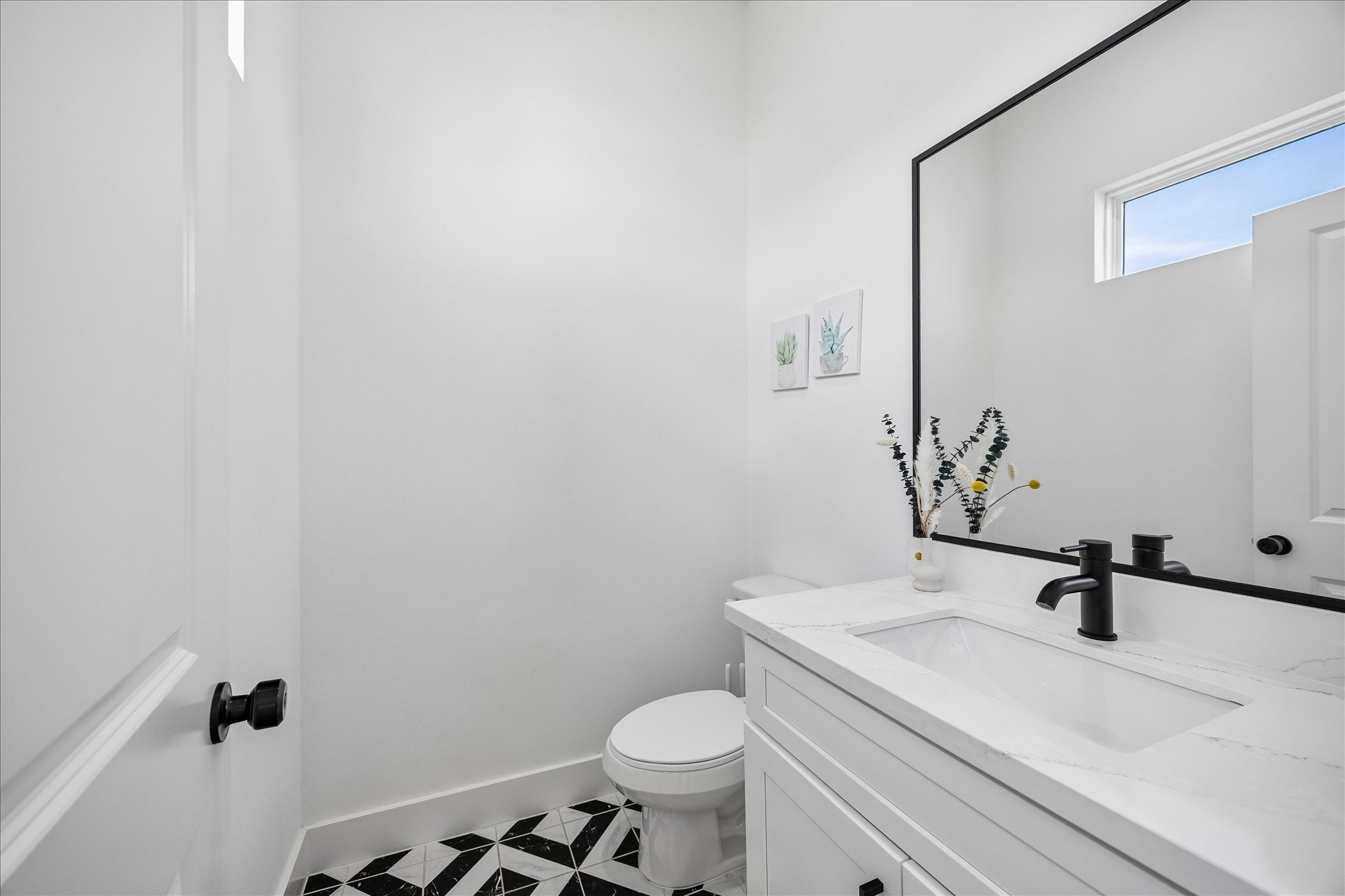 208 N York Street B Property Photo 23