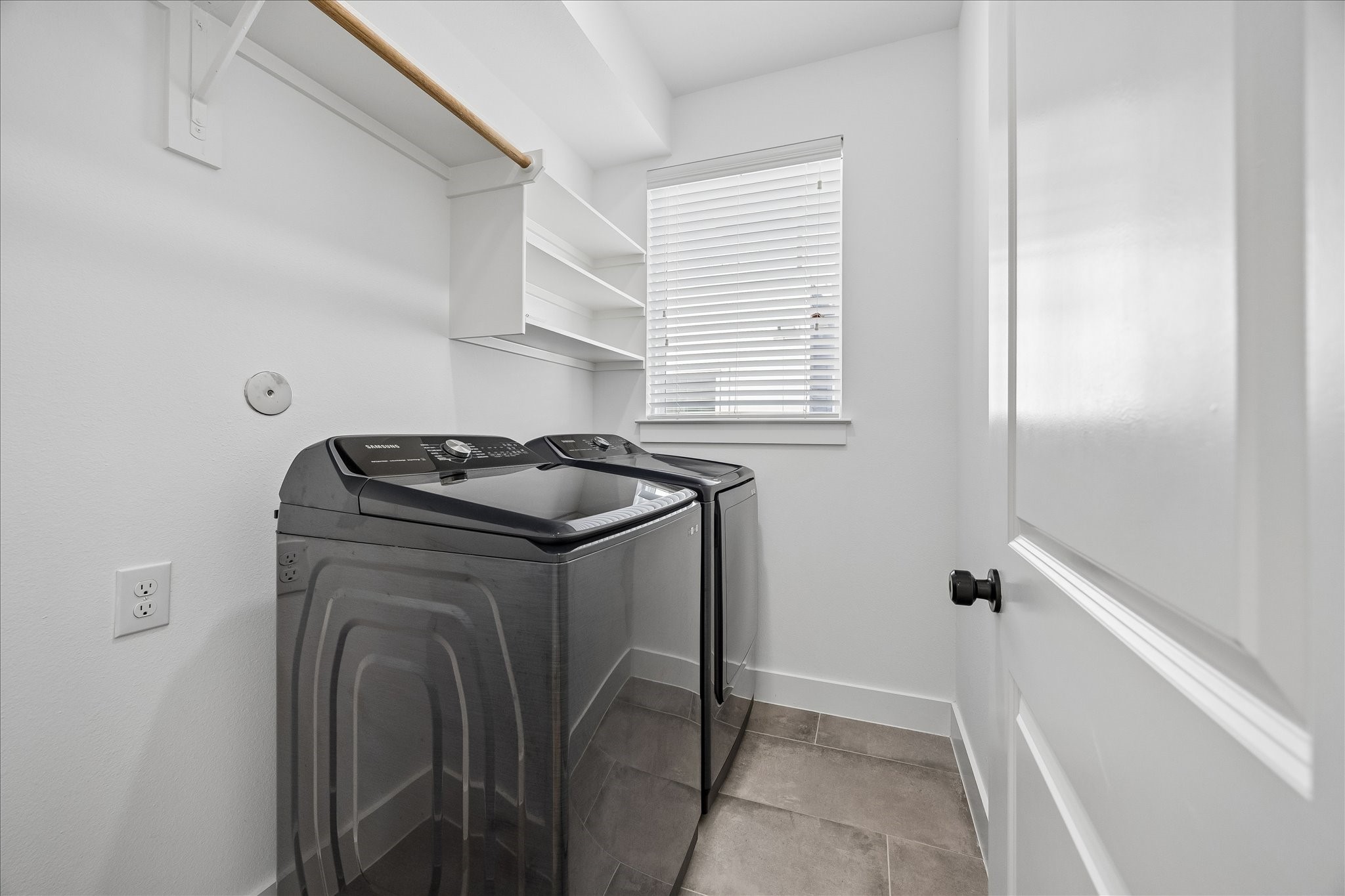 208 N York Street B Property Photo 27