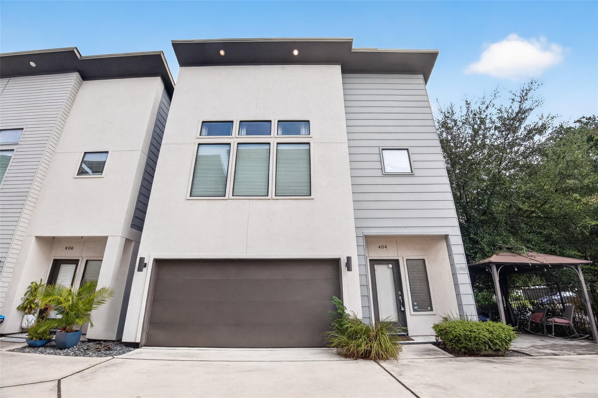 404 Drennan Street Property Photo 1
