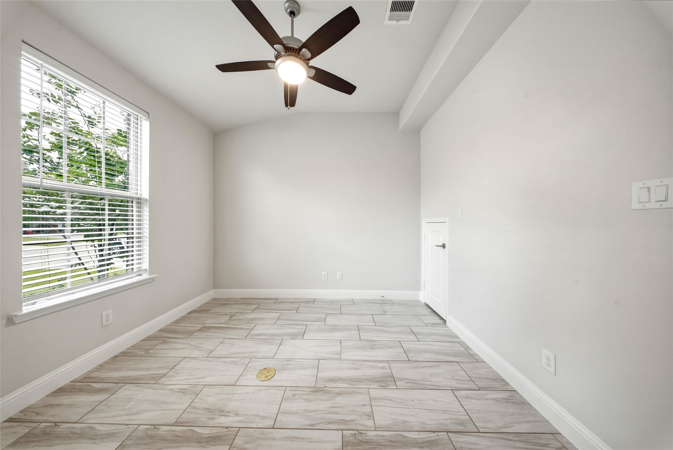 710 Turner Cove Court Property Photo 4