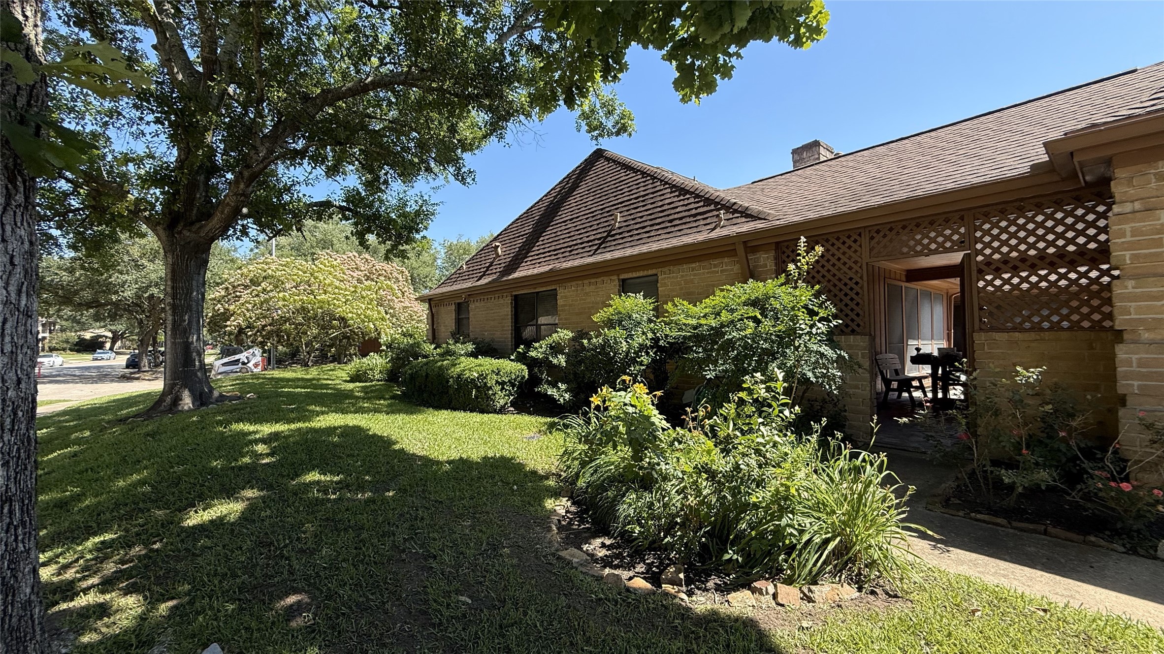 11527 Cedar Creek Drive Property Photo 4