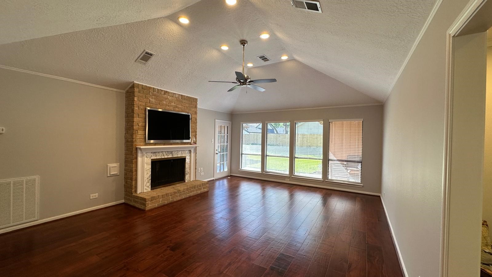 11527 Cedar Creek Drive Property Photo 10