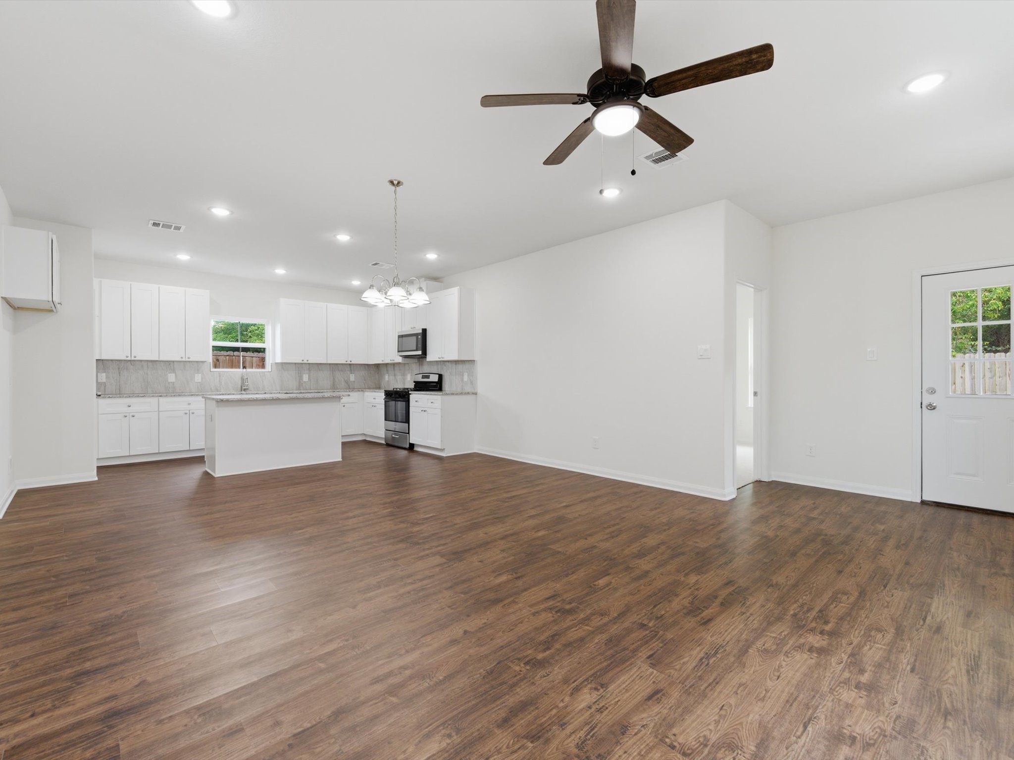 2803 Topiary Lane Property Photo 9