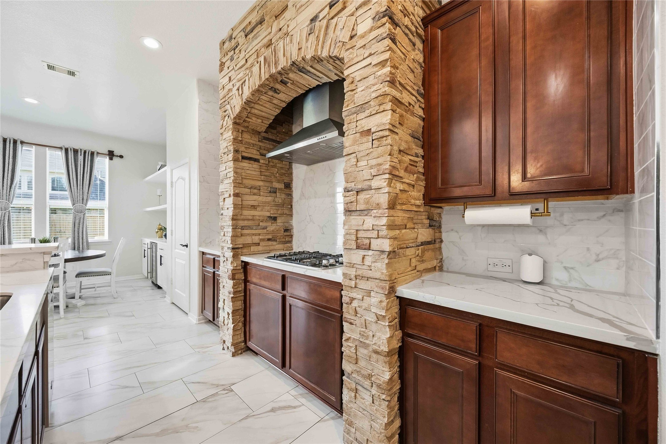2526 Crystal Shore Drive Property Photo 18