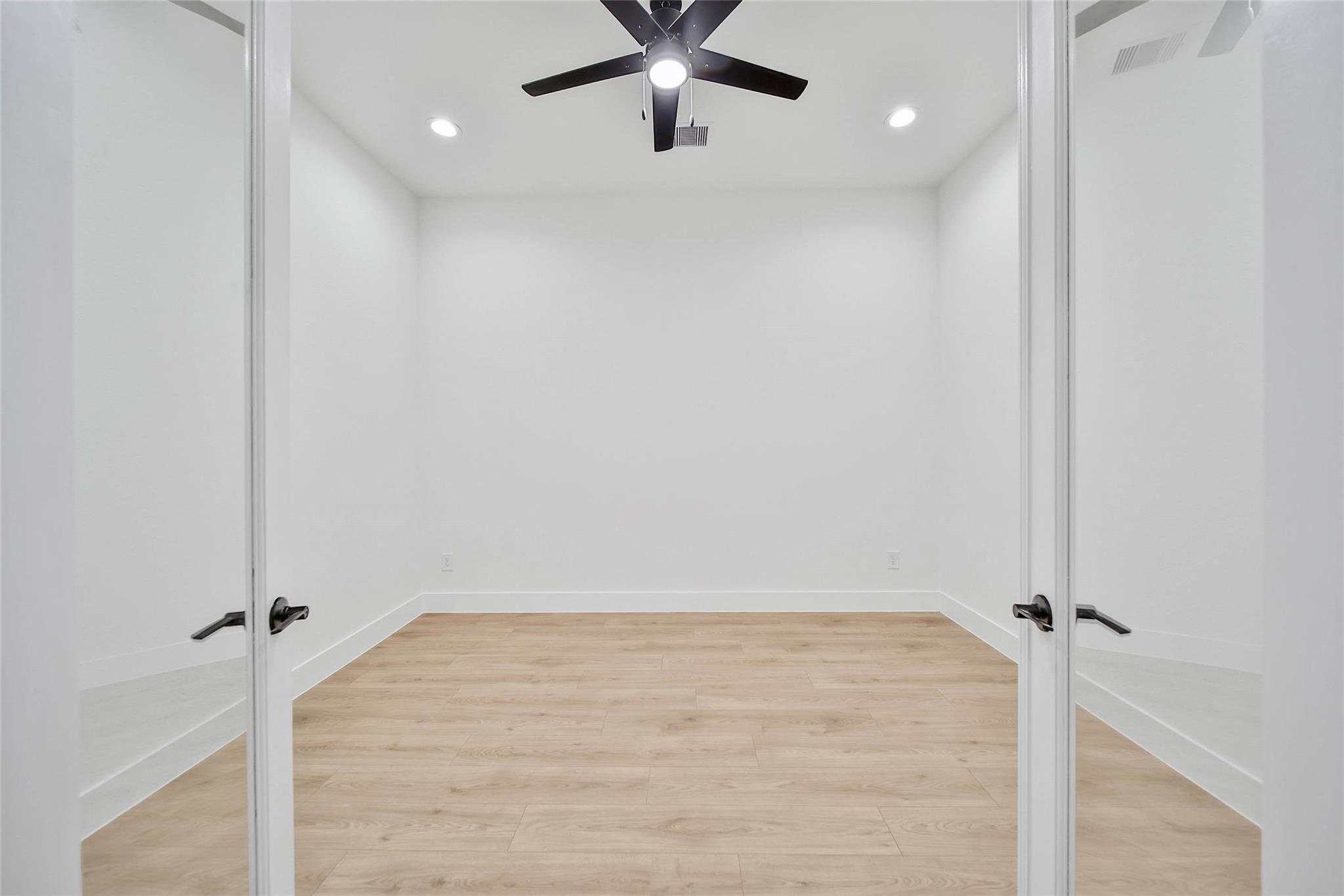 359 Louvenia Court, Pinehurst Tx 77362 Property Photo 4