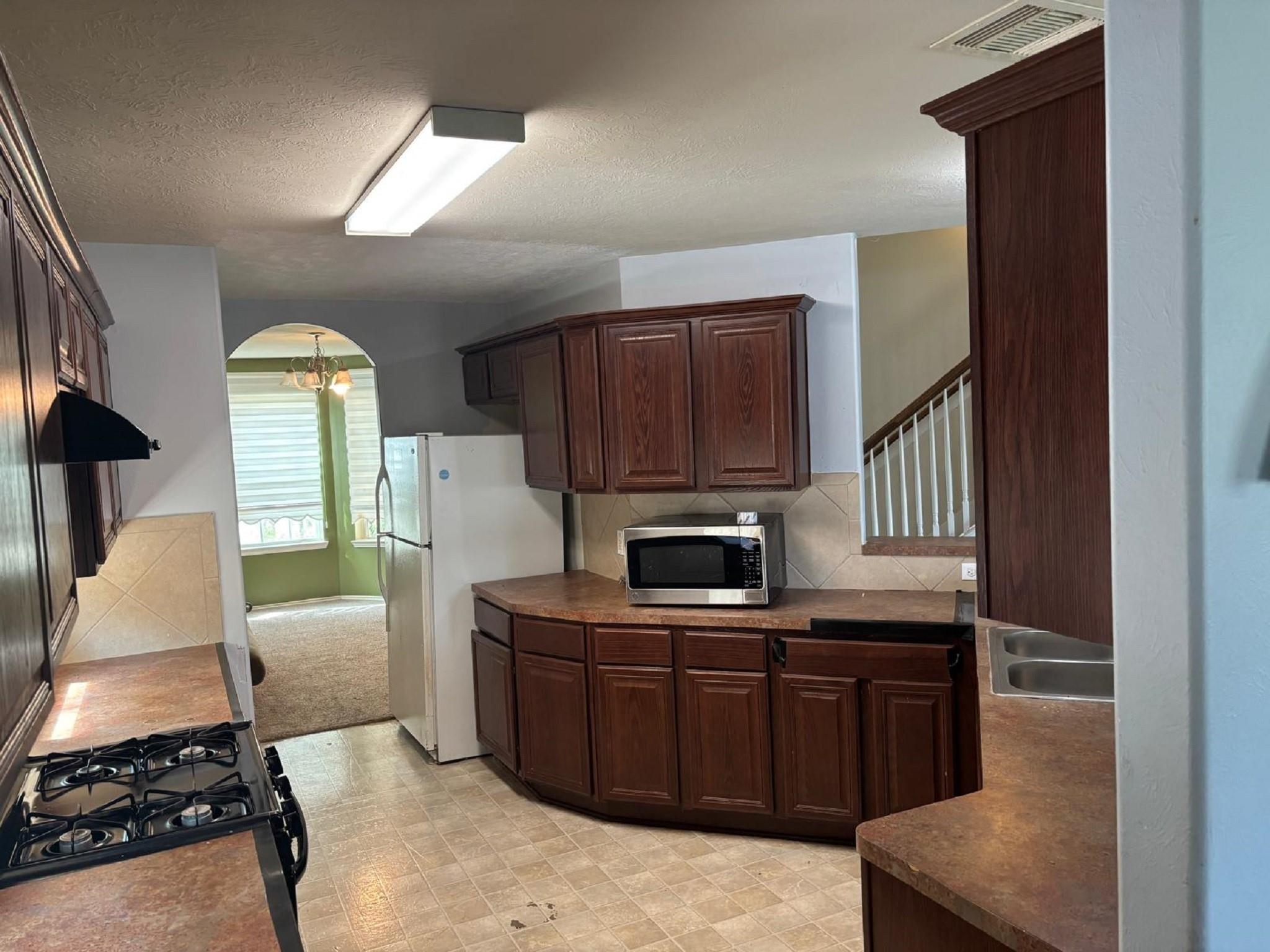 1106 Crestmont Place Loop Property Photo 3