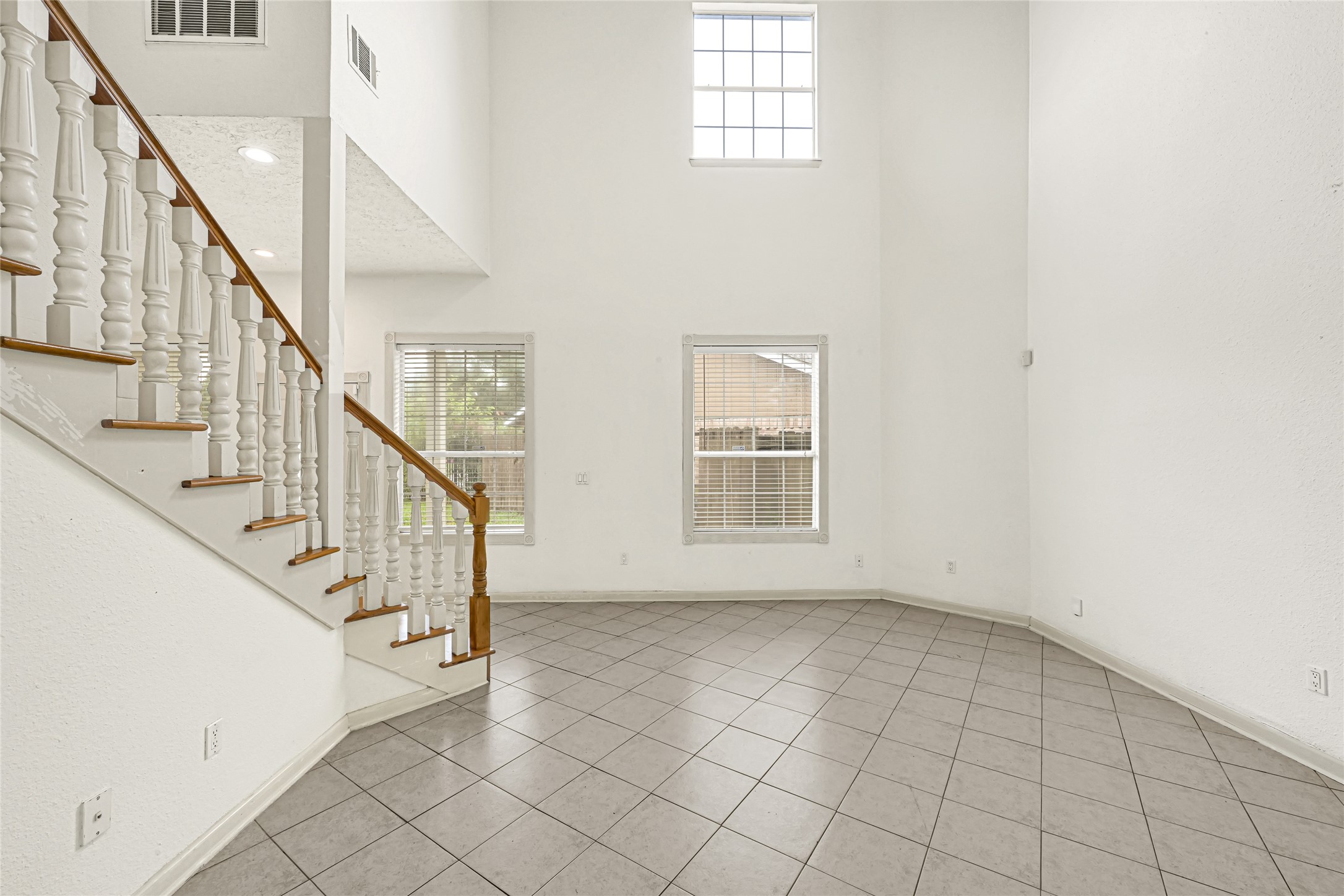 10535 Emnora Lane Property Photo 3