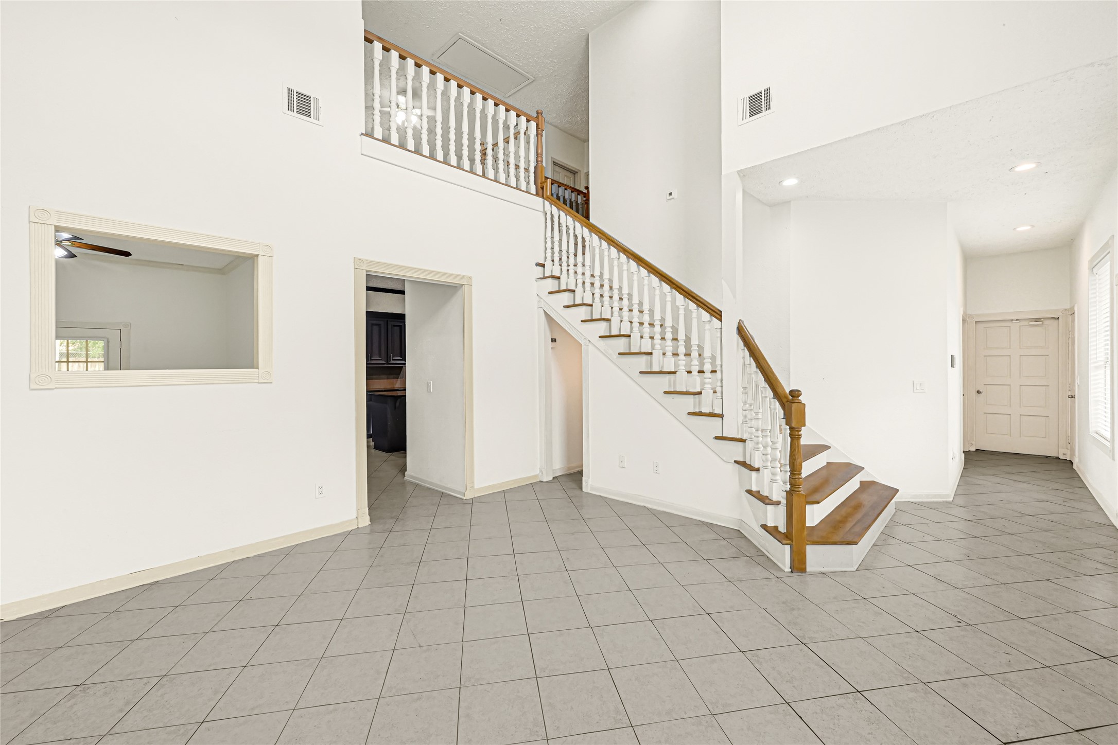 10535 Emnora Lane Property Photo 4