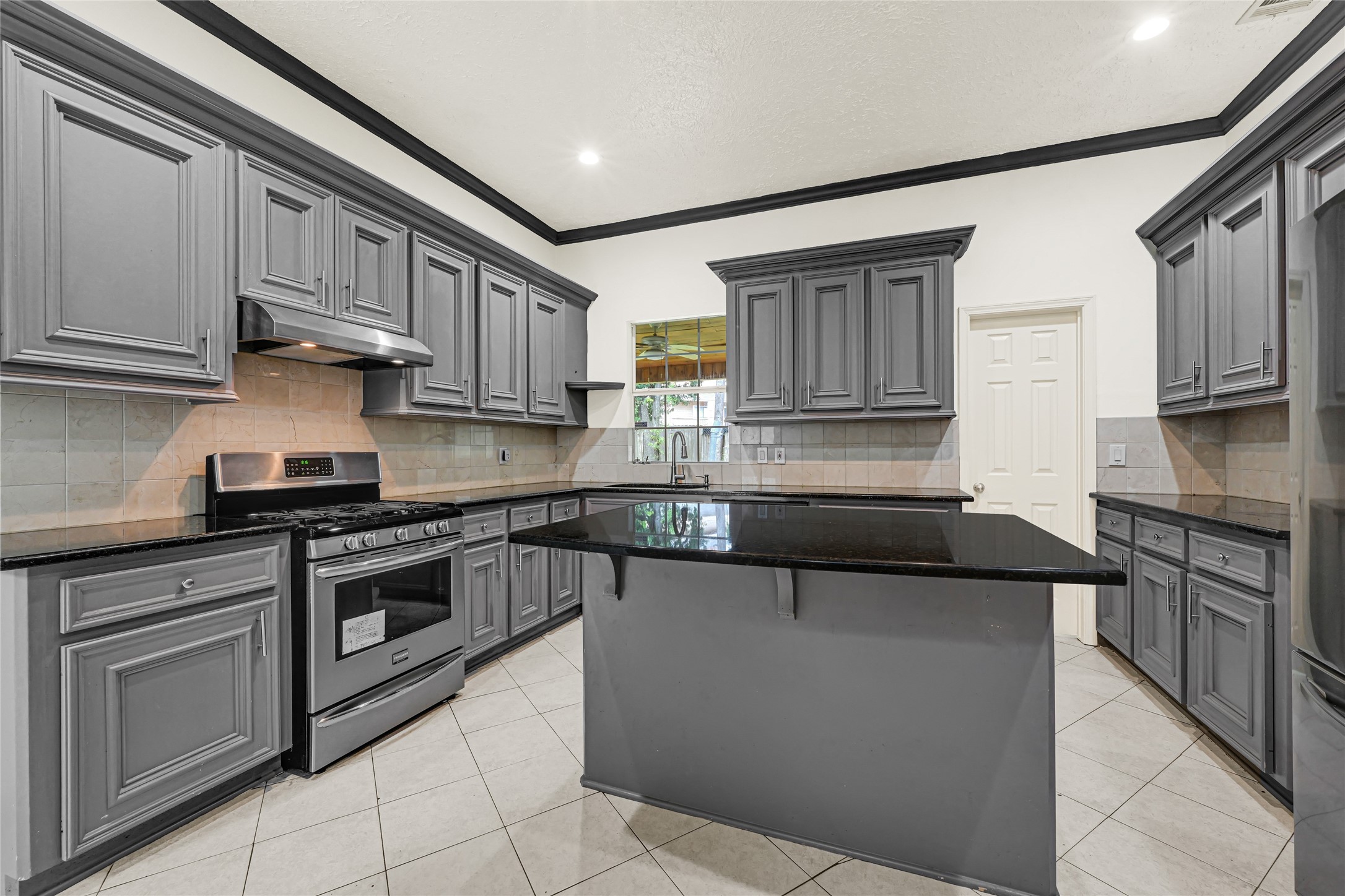 10535 Emnora Lane Property Photo 5