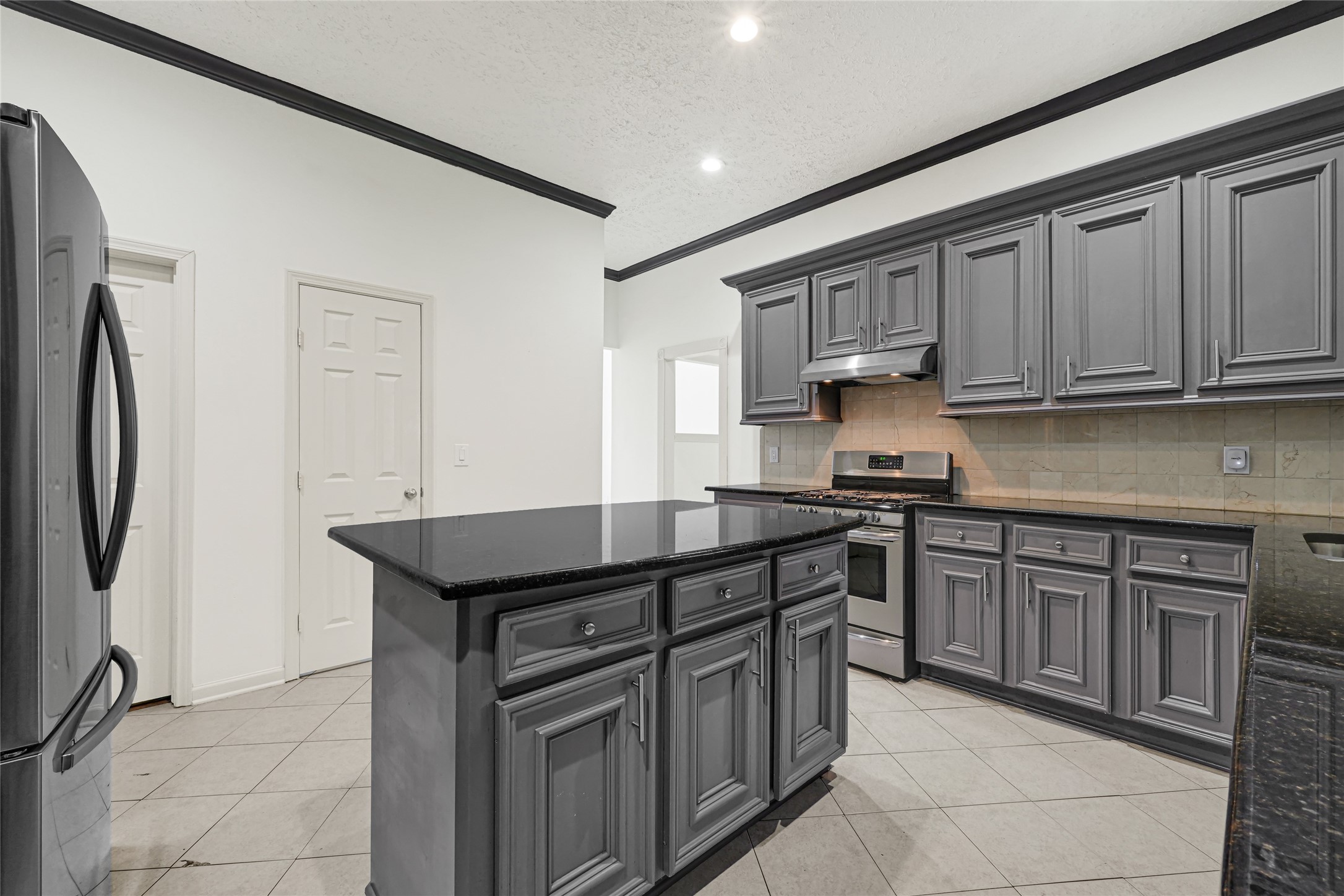 10535 Emnora Lane Property Photo 6