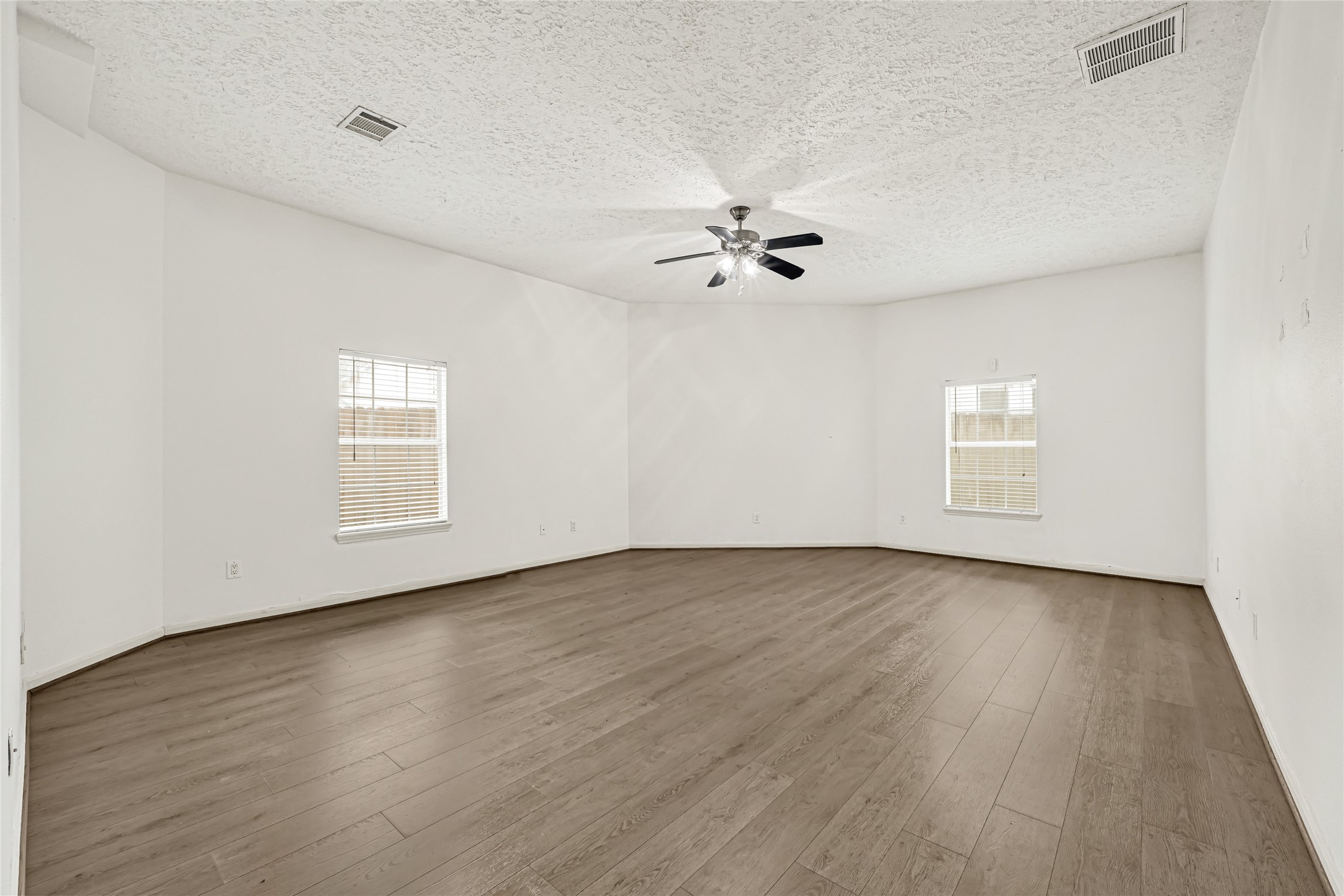 10535 Emnora Lane Property Photo 13