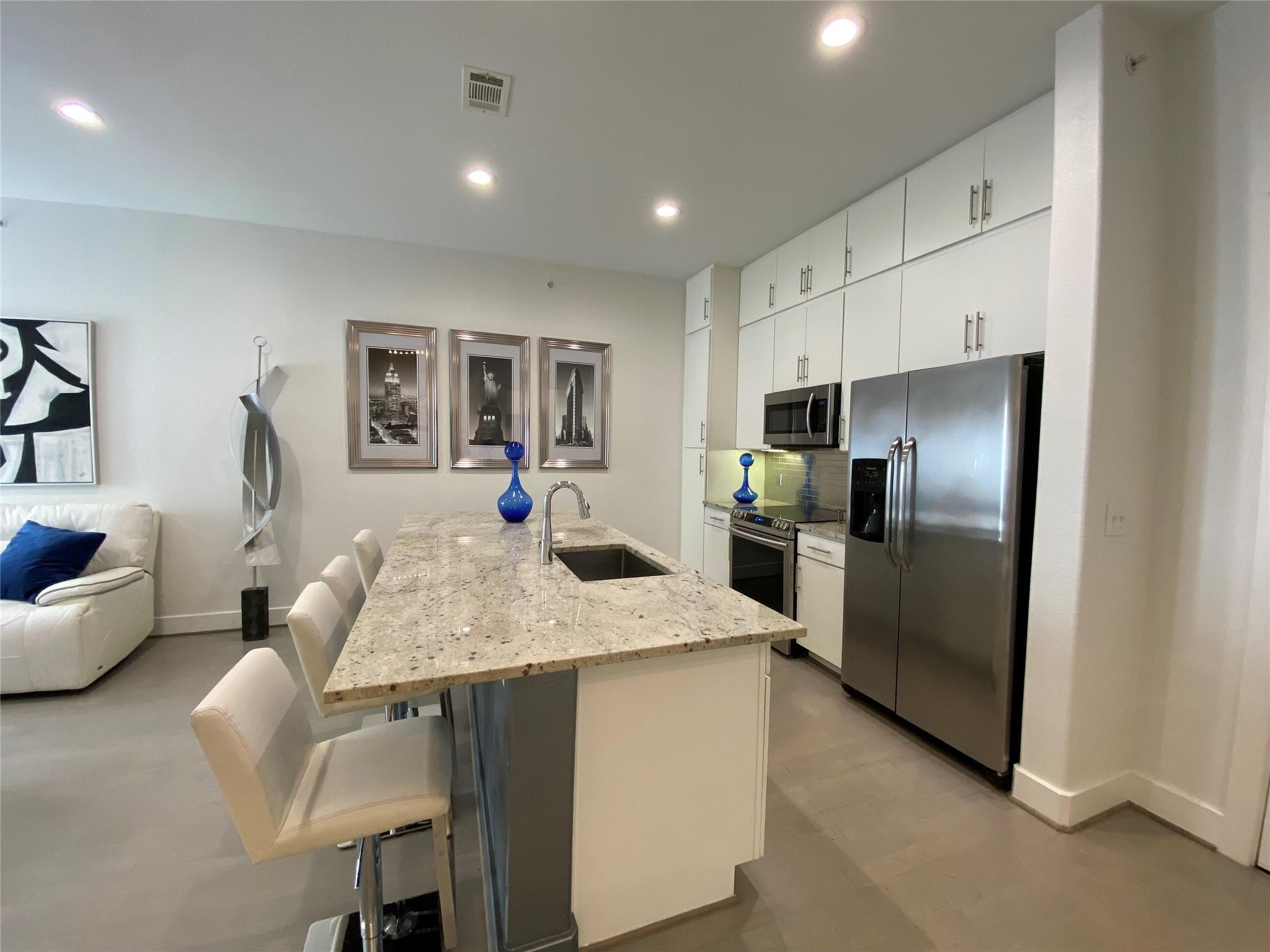 1901 Post Oak Boulevard 3503 Property Photo 3