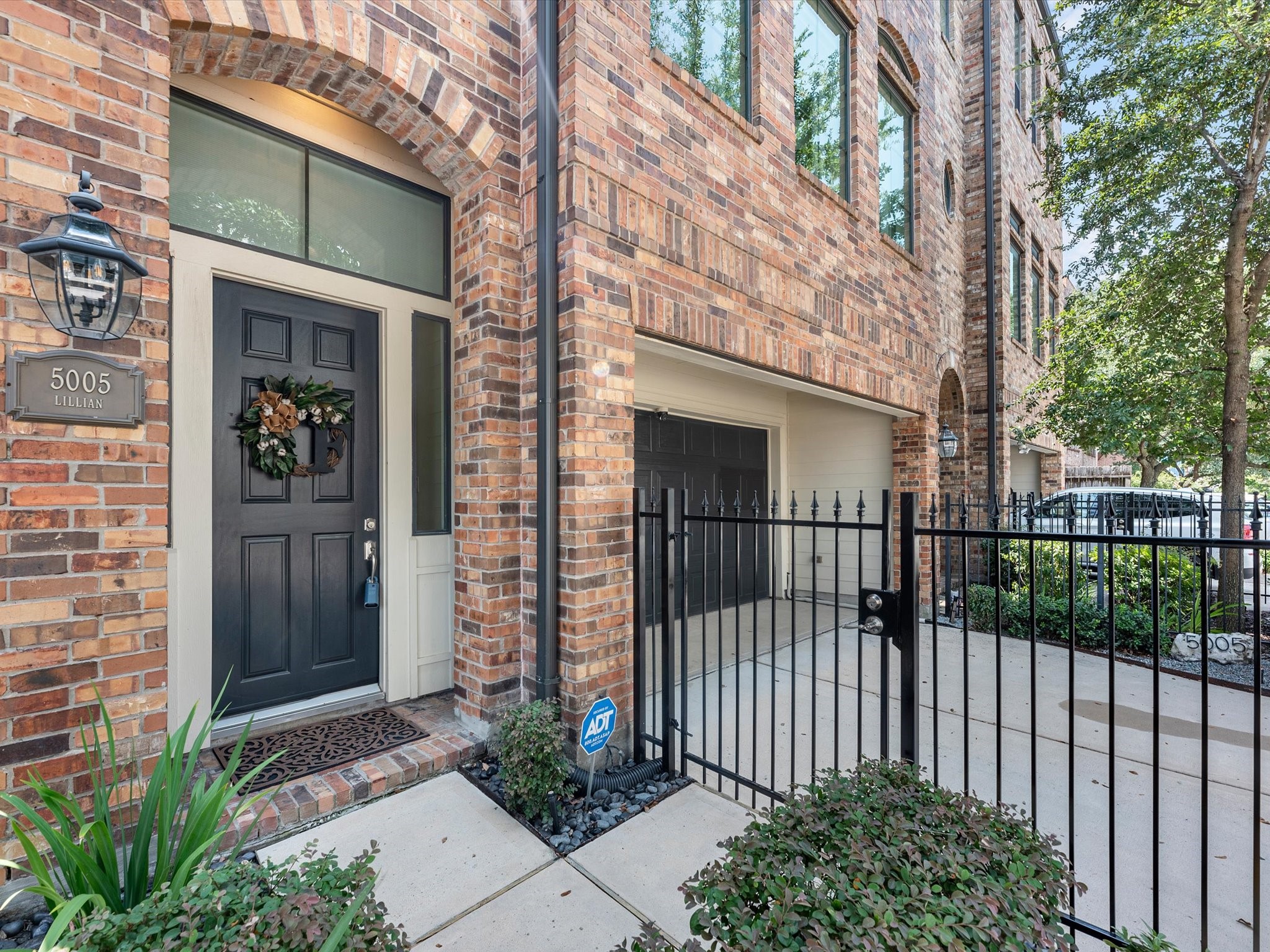 5005 Lillian Street Property Photo 3