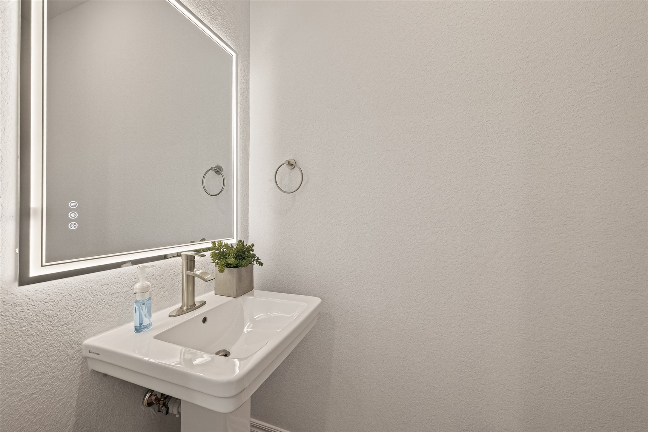 25569 Roy Rogers Road Property Photo 3
