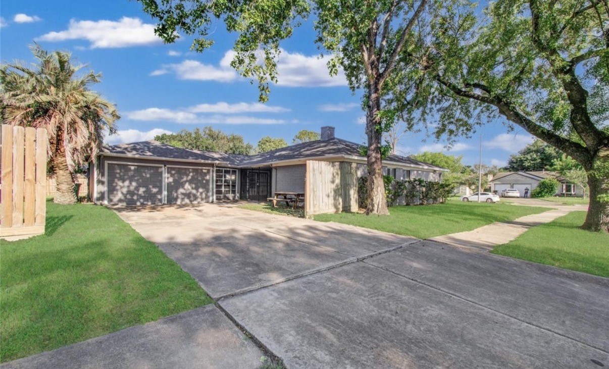 9430 Claridge Drive Property Photo 3