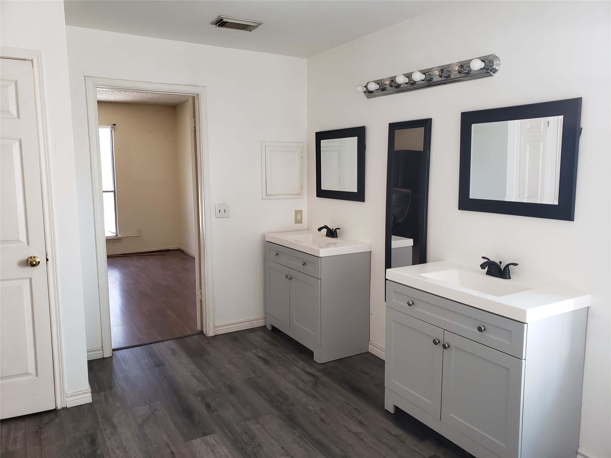 9903 Arrowgrass Drive Property Photo 10