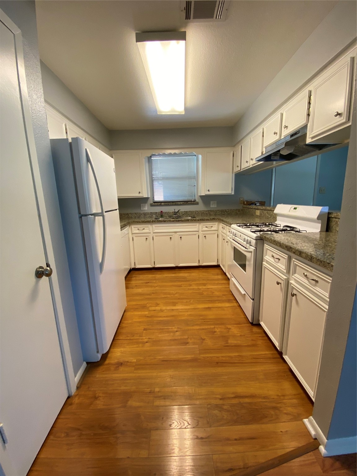 2714 Sherwood Hollow Lane Property Photo 5