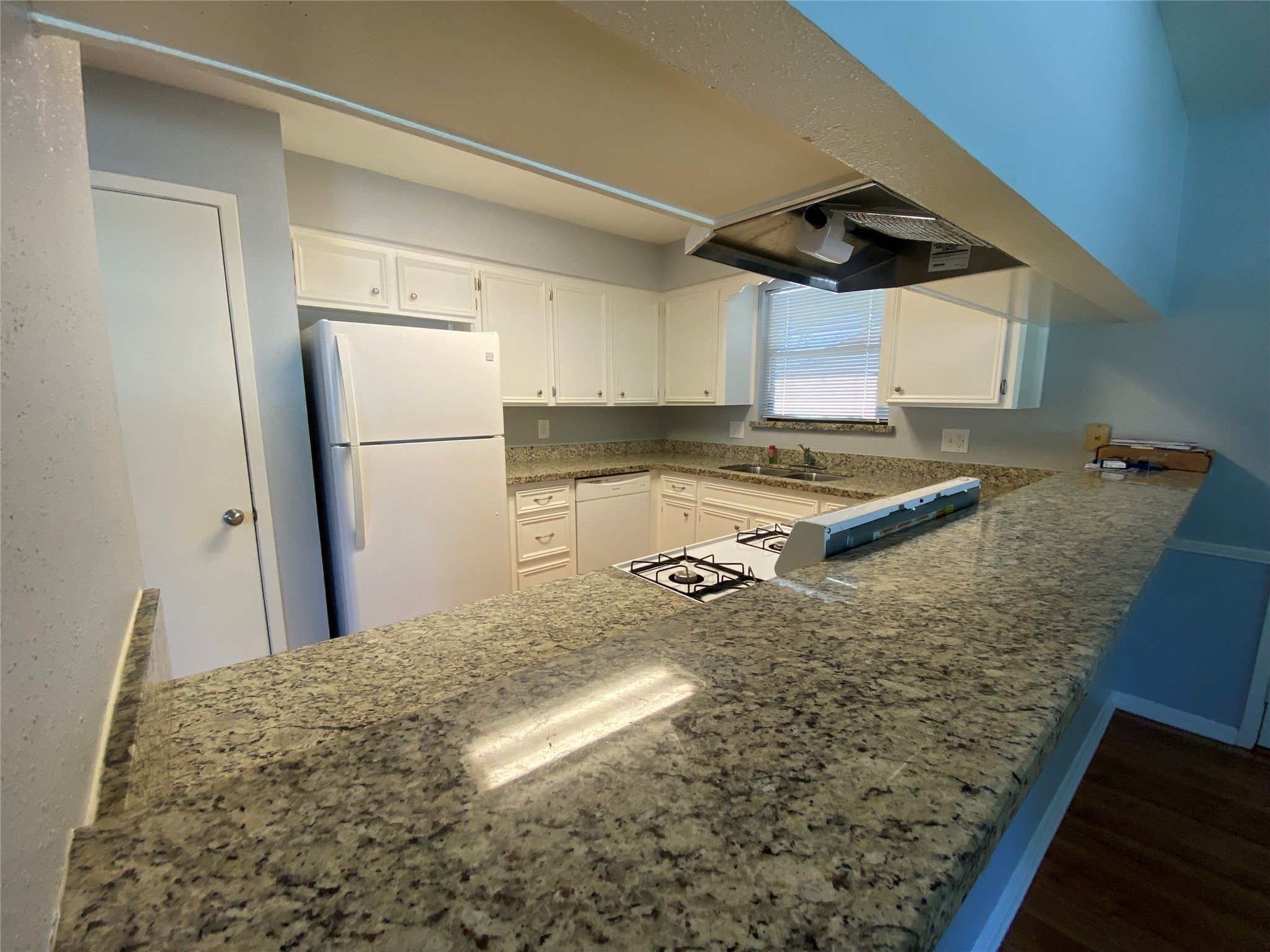 2714 Sherwood Hollow Lane Property Photo 6