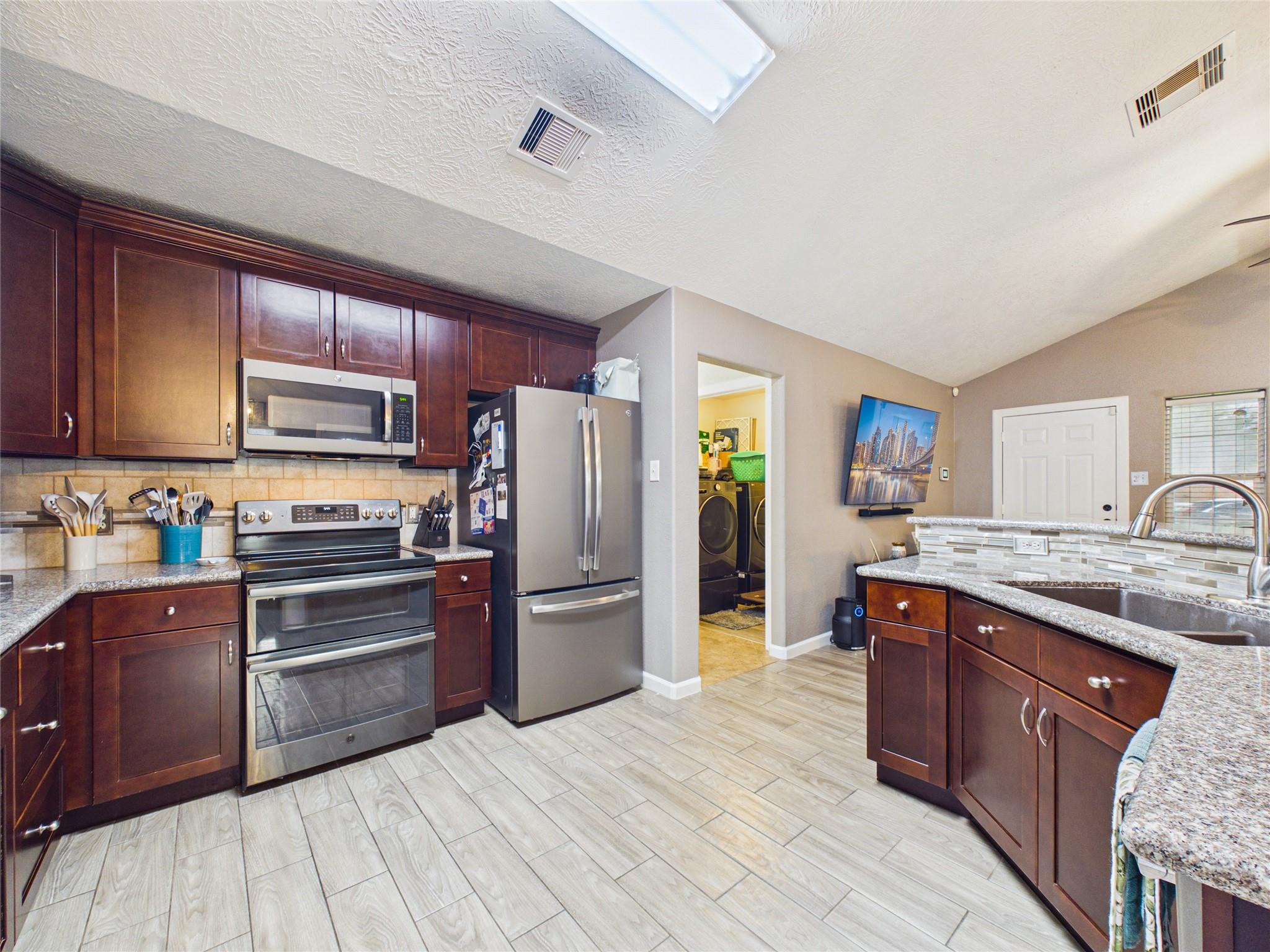 9022 Barracuda Drive Property Photo 11