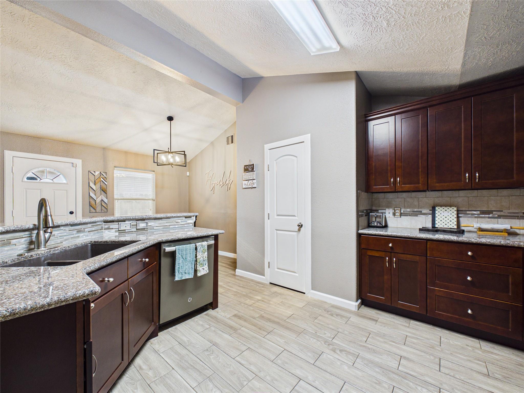 9022 Barracuda Drive Property Photo 12