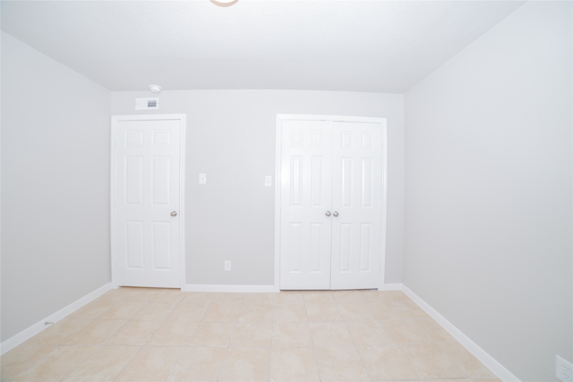 2010 N Travis Street Property Photo 3