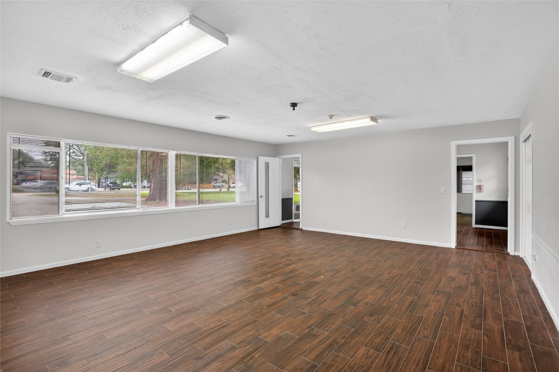 5109 E 5th Street Property Photo 7
