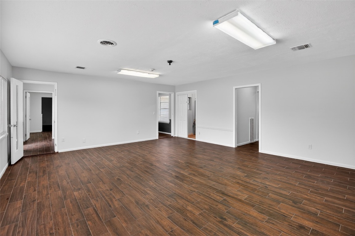 5109 E 5th Street Property Photo 8