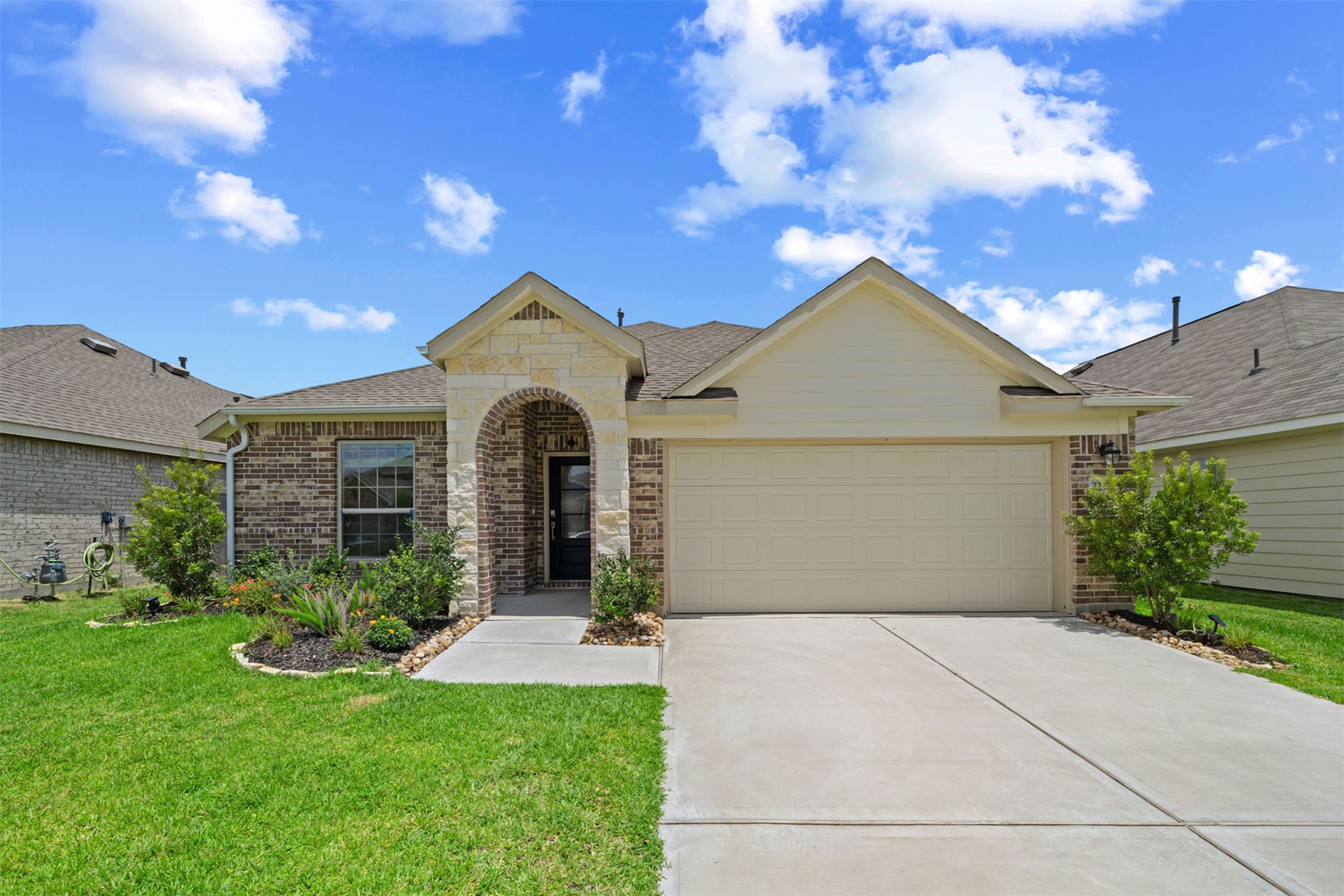 22373 Mountain Pine Drive Property Photo 1