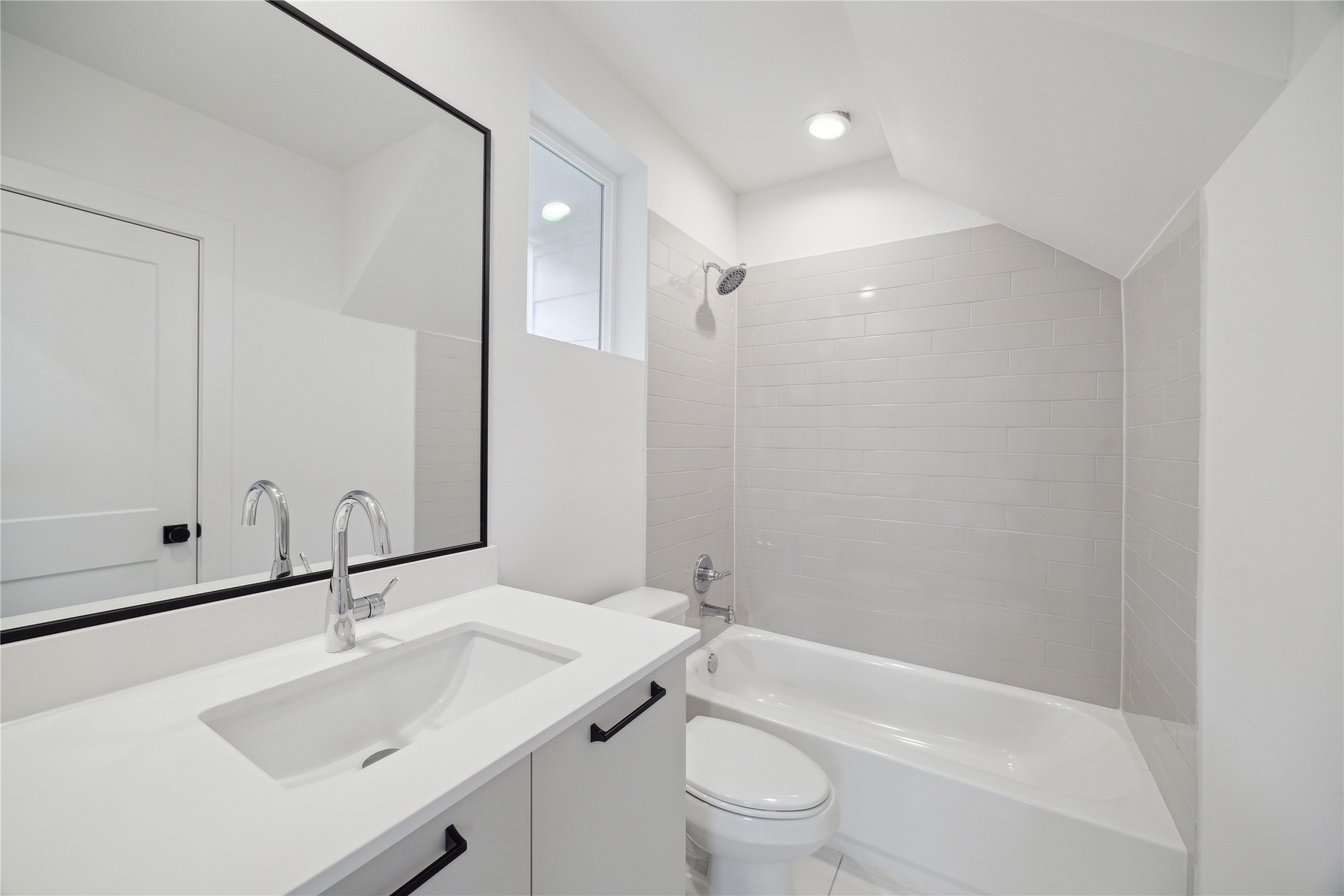 303 Marcella Street H Property Photo 7