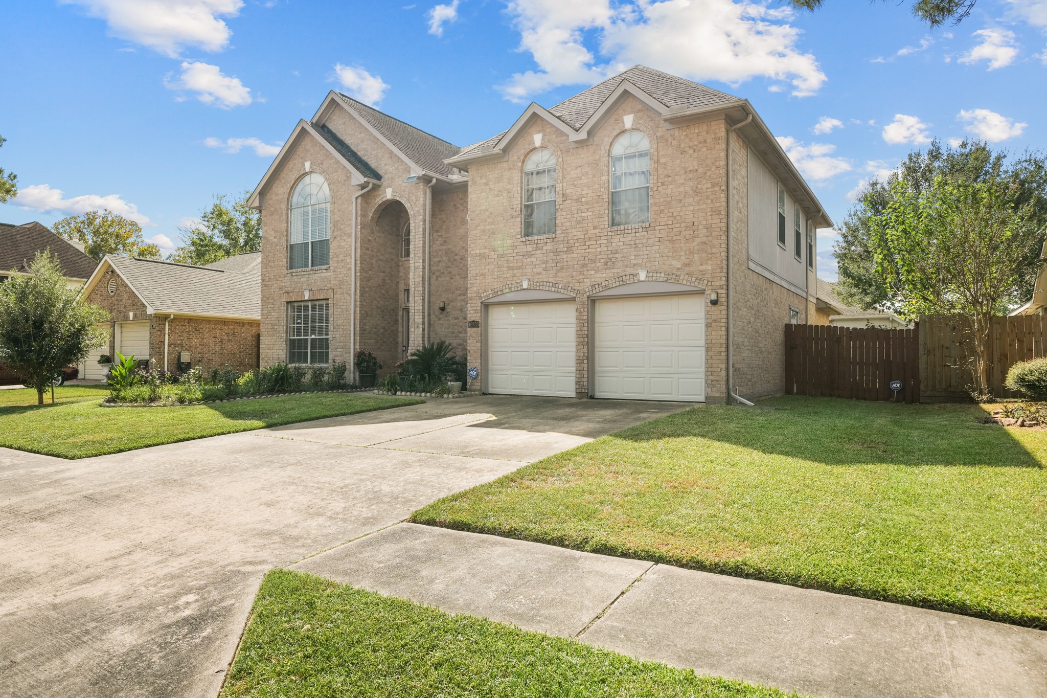 10723 Oak Acres Drive Property Photo 2