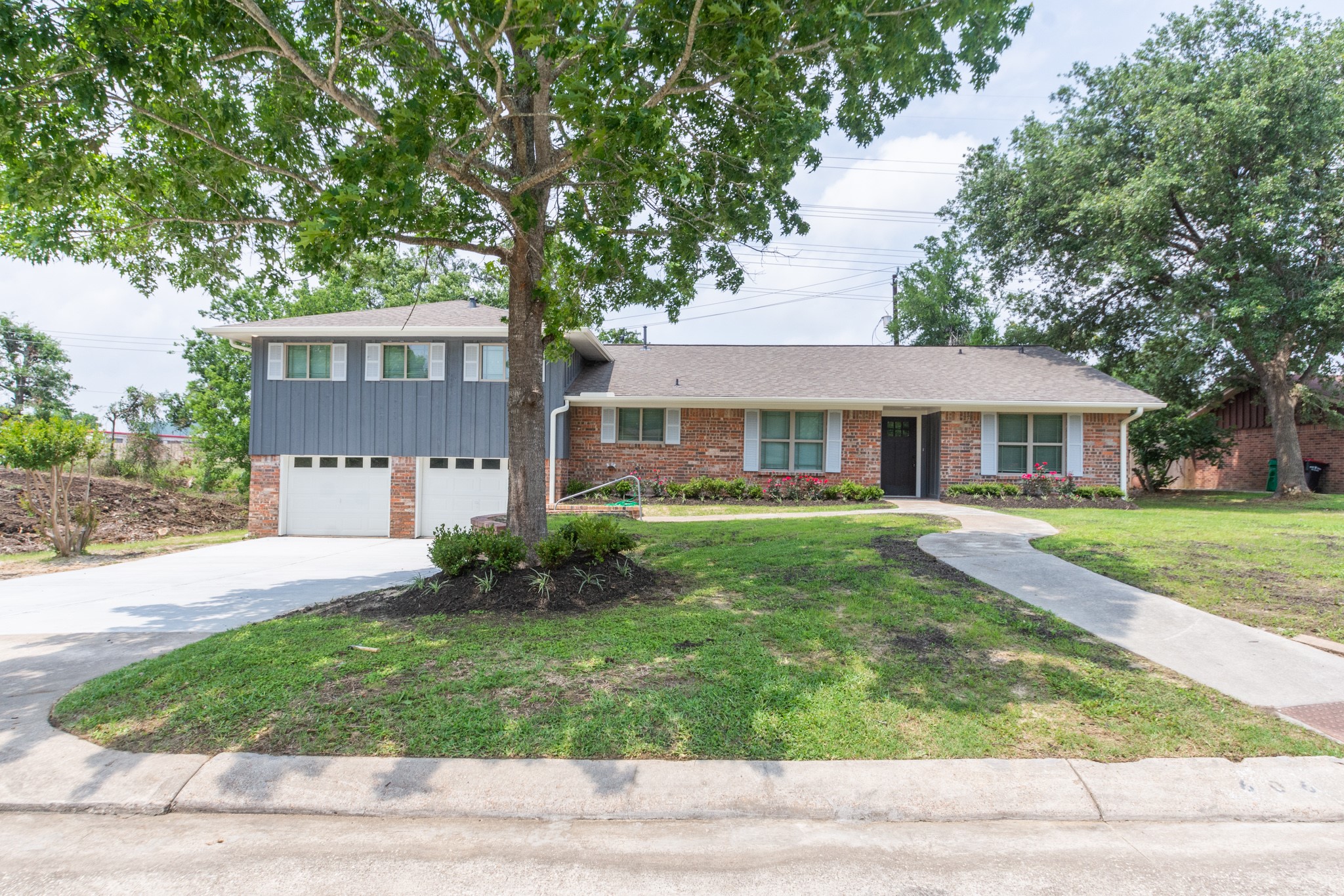 606 Scenic Drive Property Photo 1