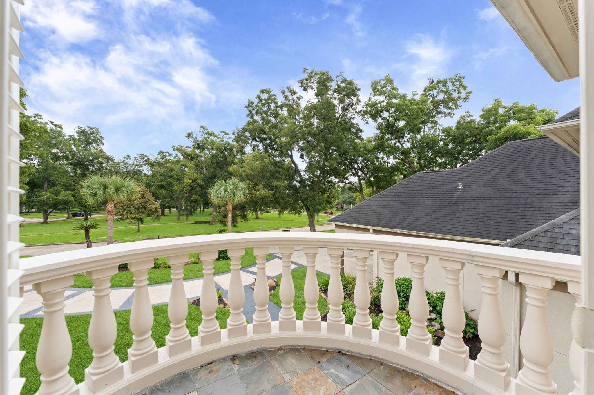 1830 Forest Gate Circle Property Photo 3