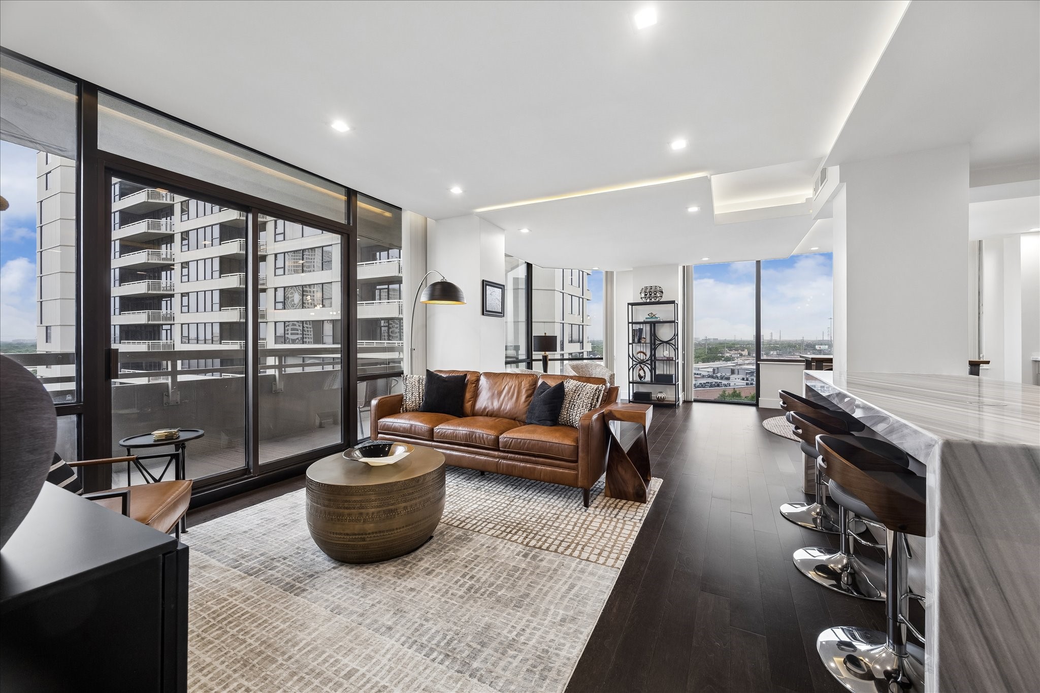 14 Greenway Plaza 10p Property Photo 1