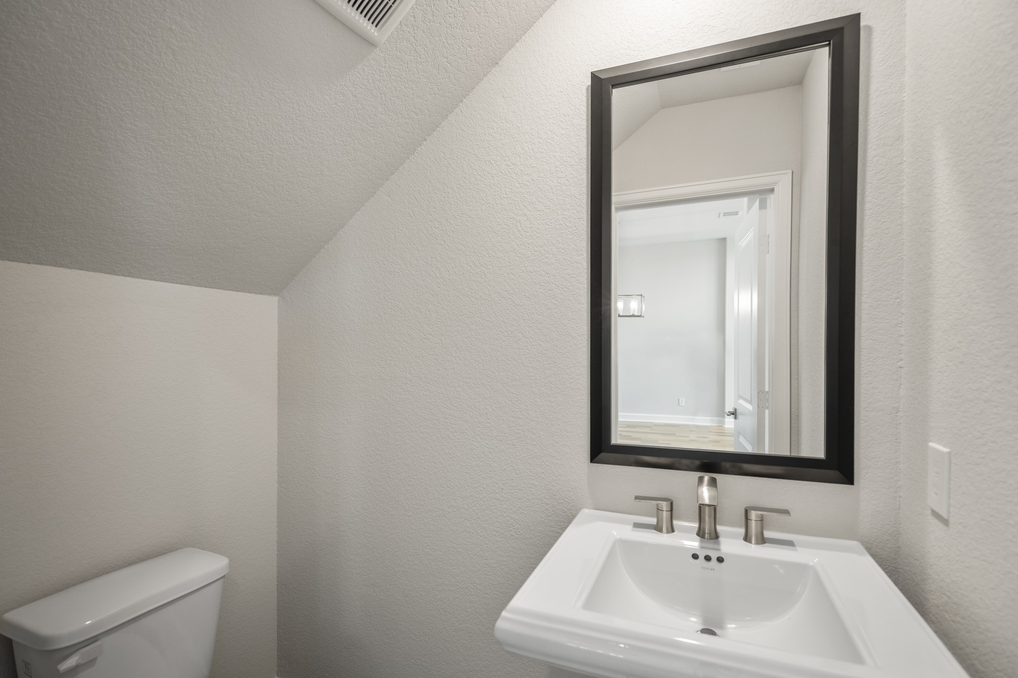 9722 Leafgate Court Property Photo 12