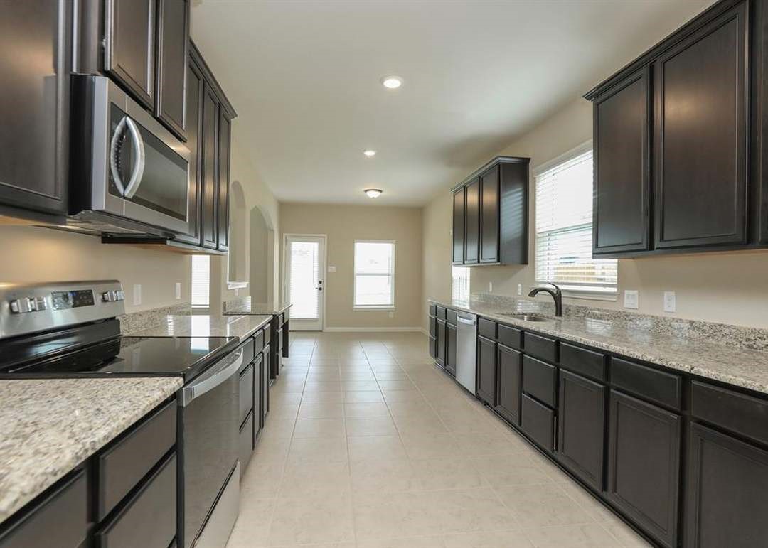 21202 Sunshine Meadow Drive Property Photo 6