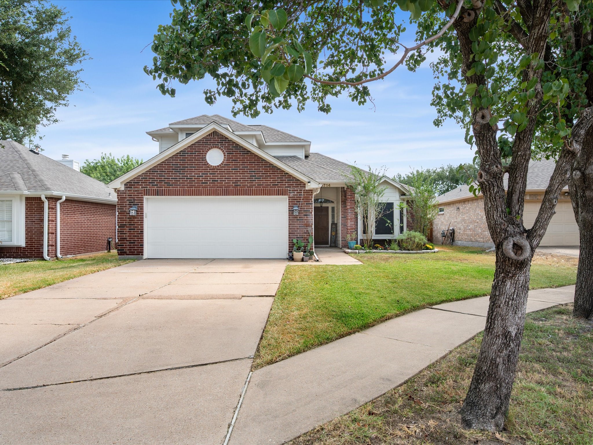 6714 Hertford Park Drive Property Photo 3