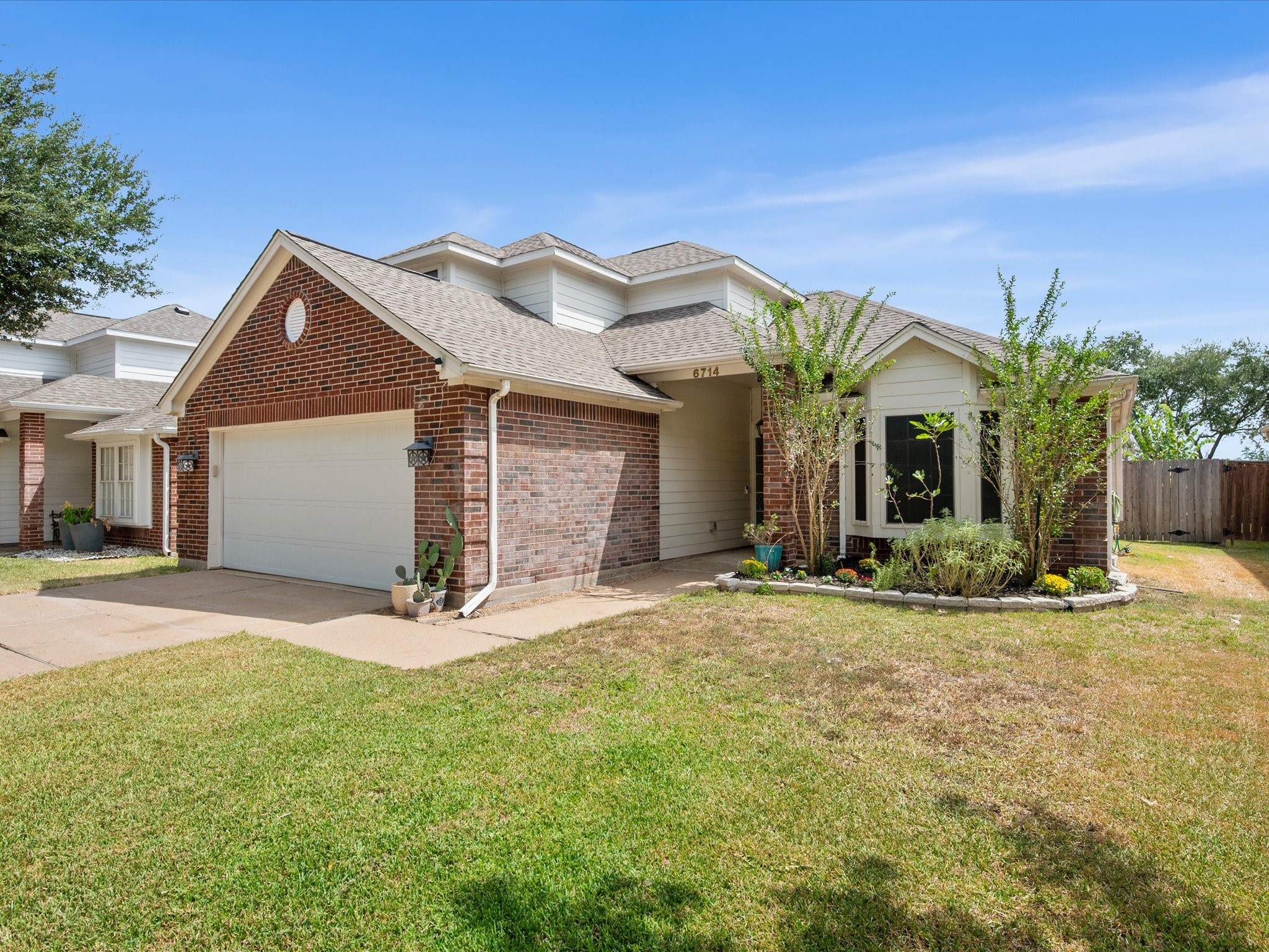 6714 Hertford Park Drive Property Photo 4
