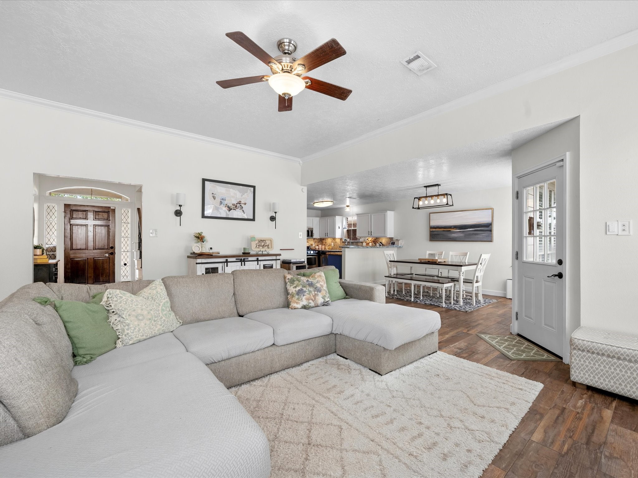 6714 Hertford Park Drive Property Photo 8