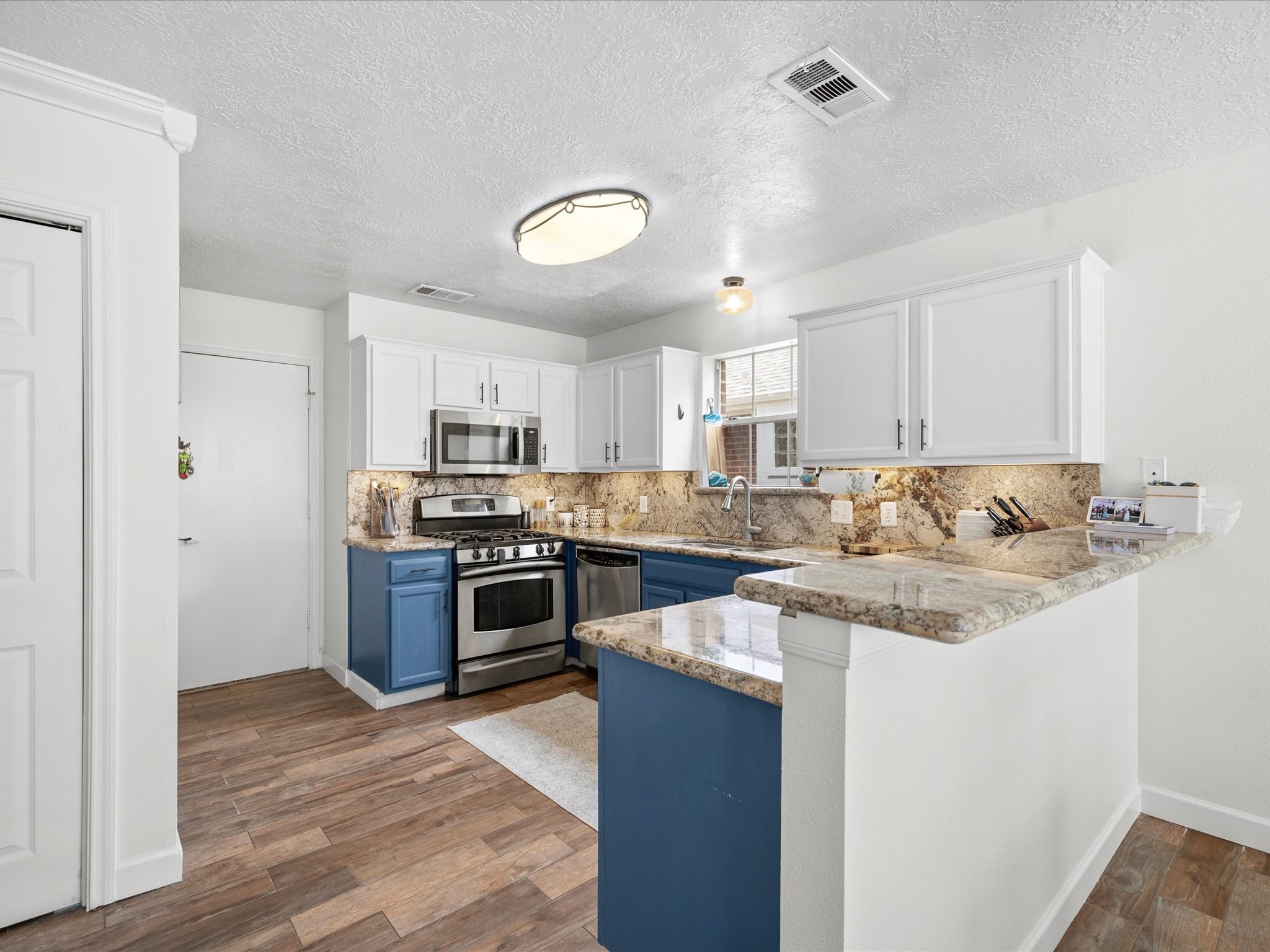 6714 Hertford Park Drive Property Photo 12