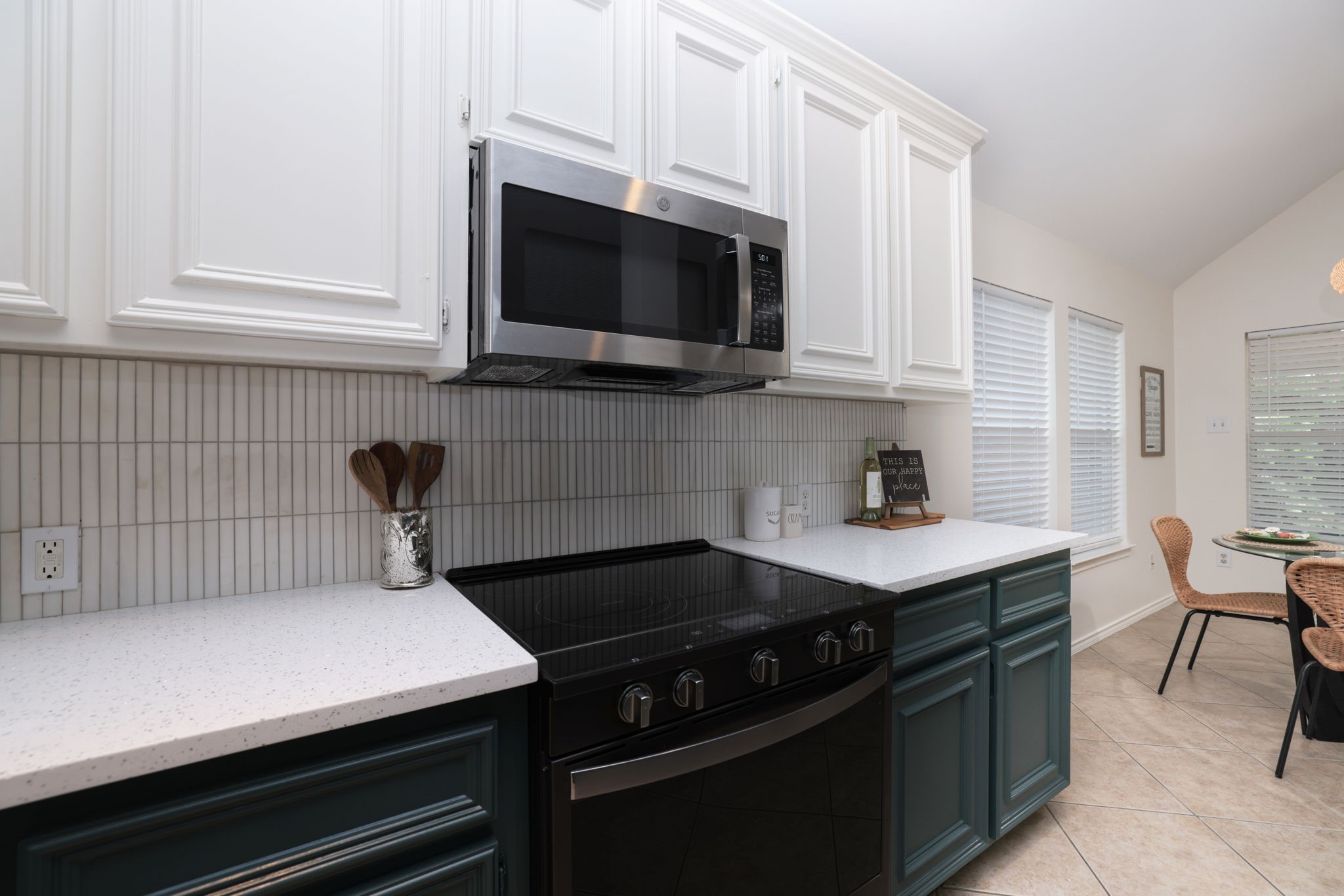 4814 Mosaic Canyon Court Property Photo 2