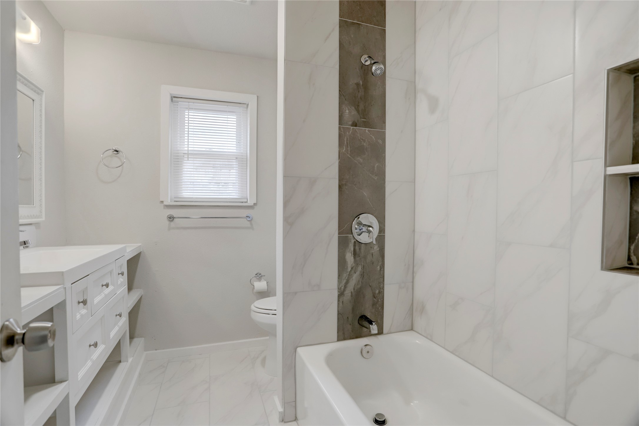 4421 Willowbend Boulevard Property Photo 9