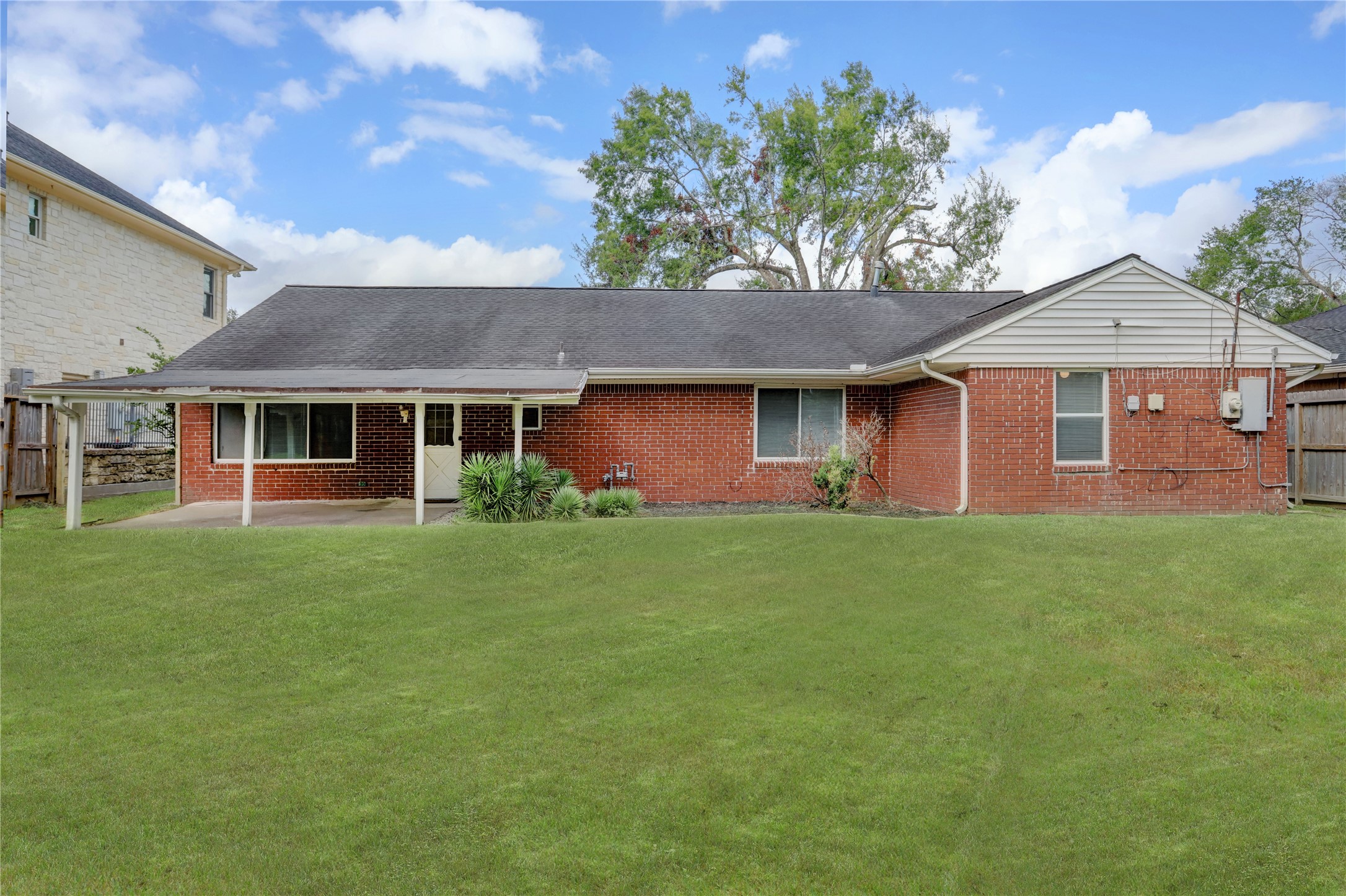 4421 Willowbend Boulevard Property Photo 17