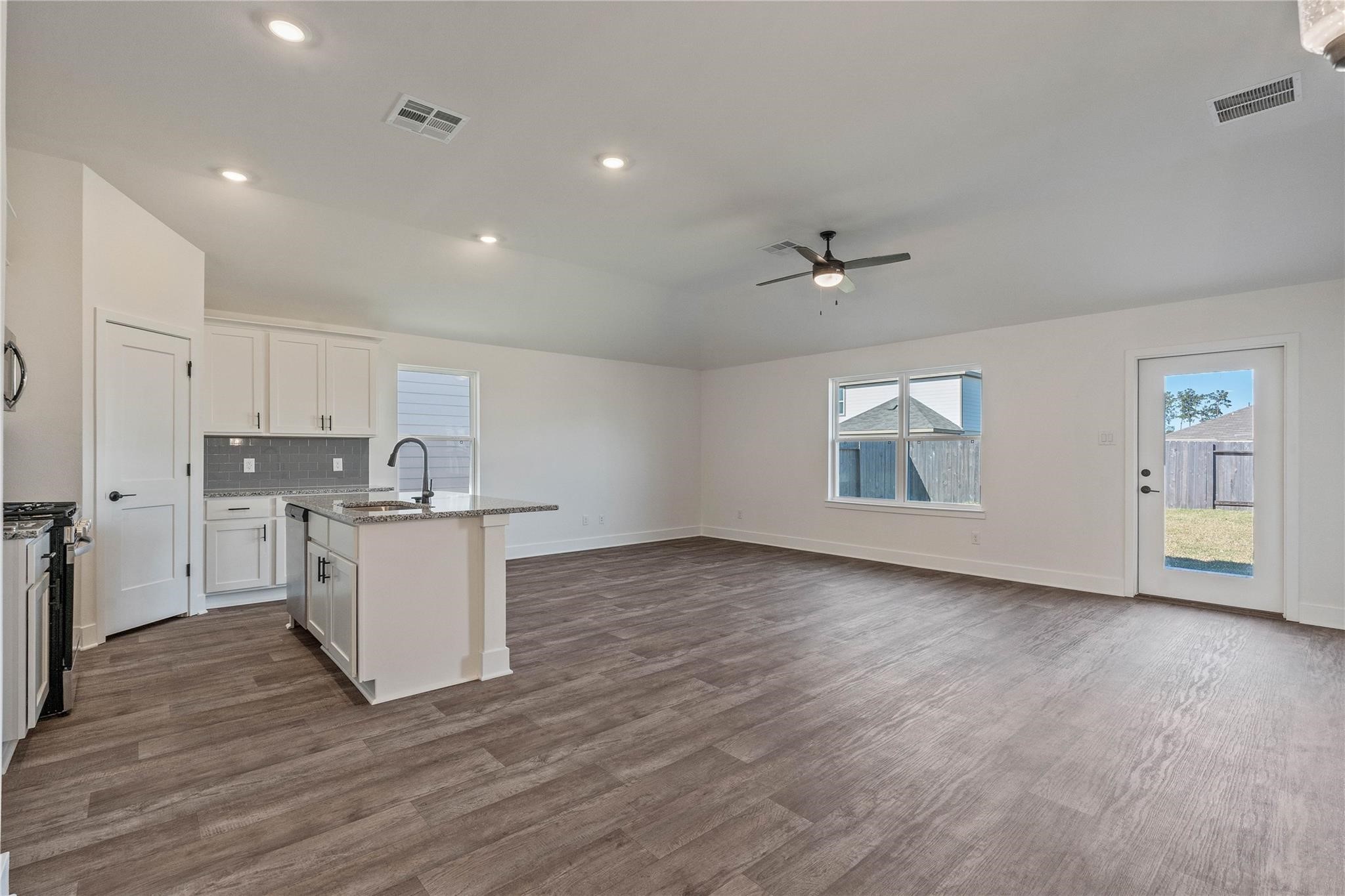 336 Bryan Way Property Photo 6