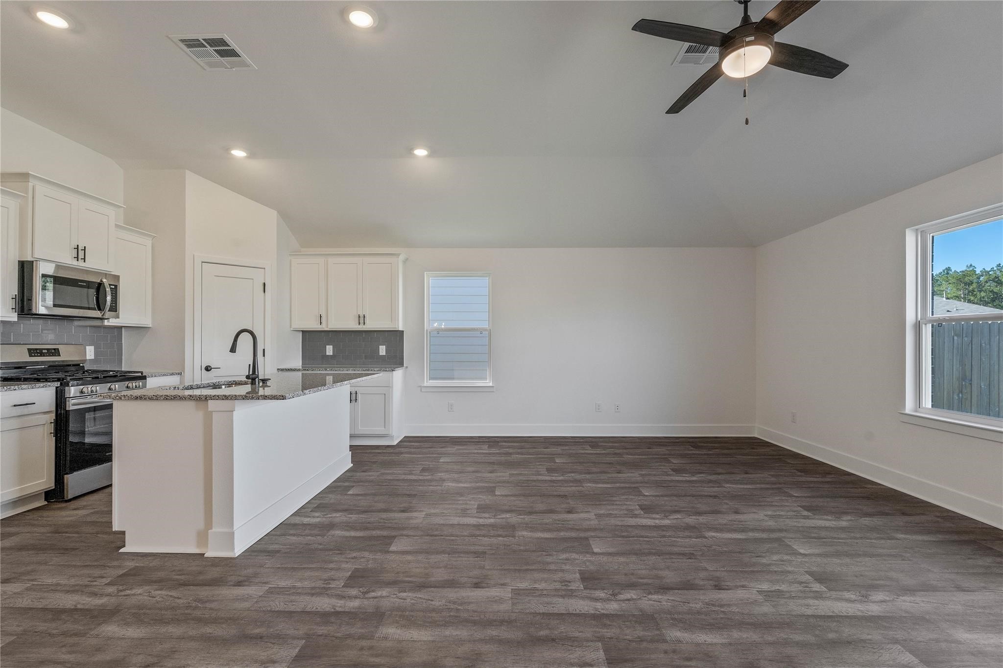 336 Bryan Way Property Photo 8