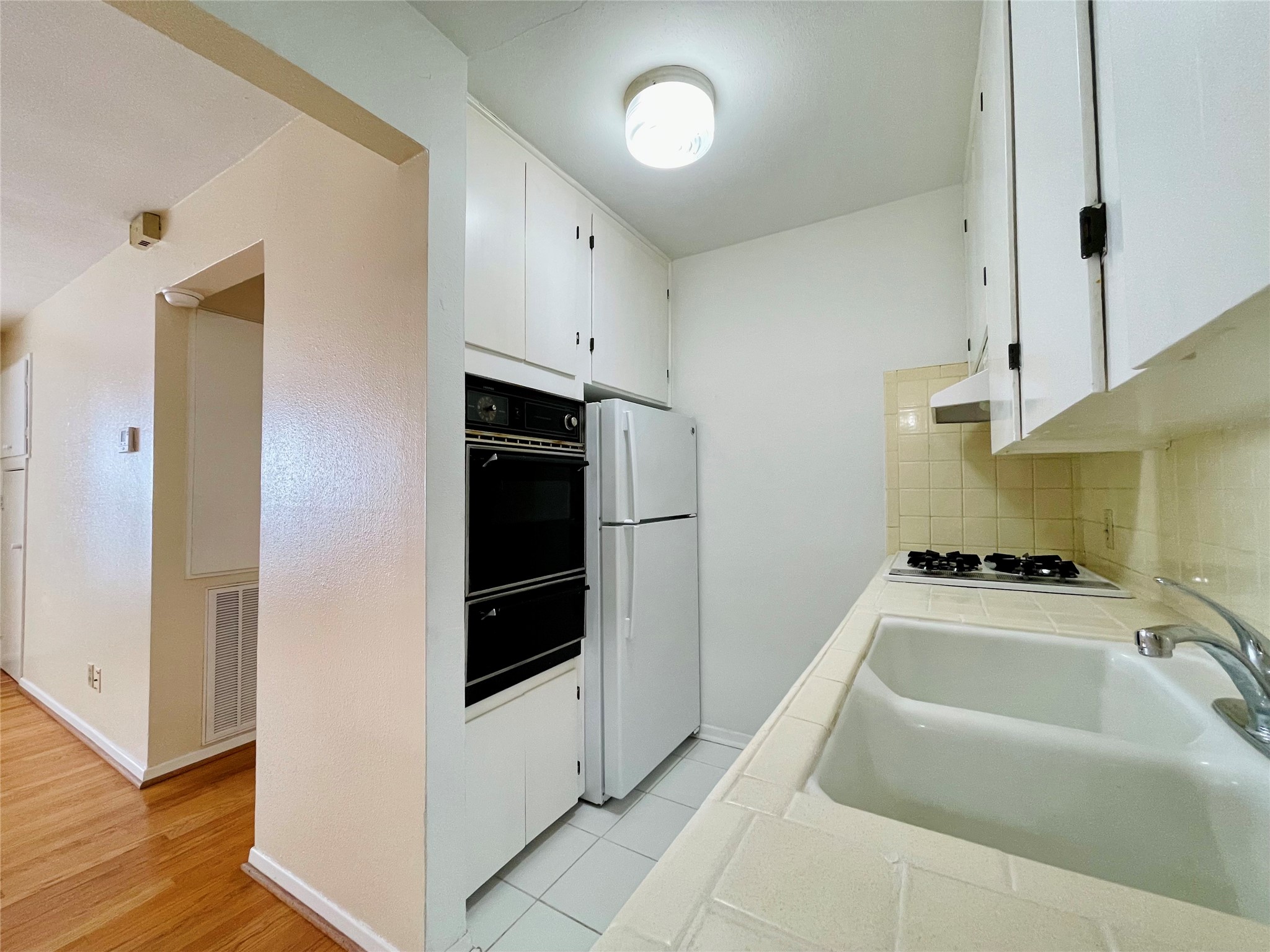 3420 Mount Vernon Street 11 Property Photo 6