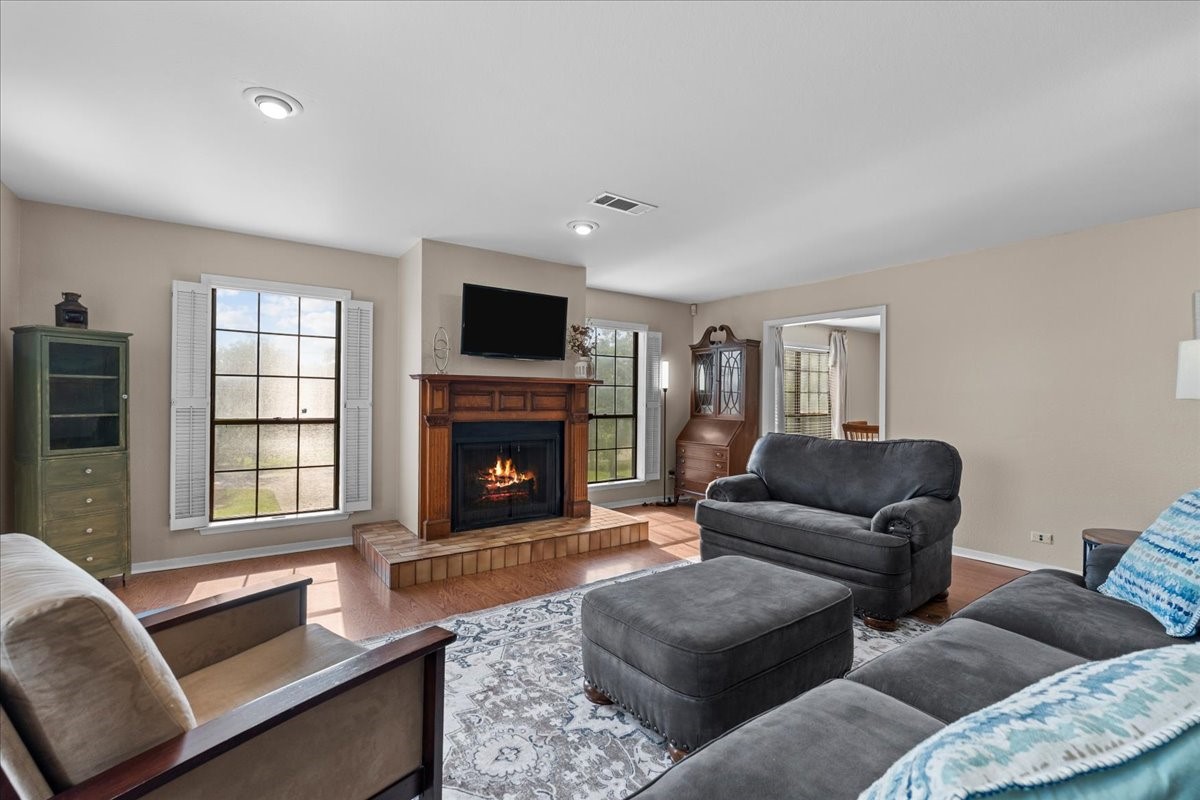 518 Seagrove Street Property Photo 8