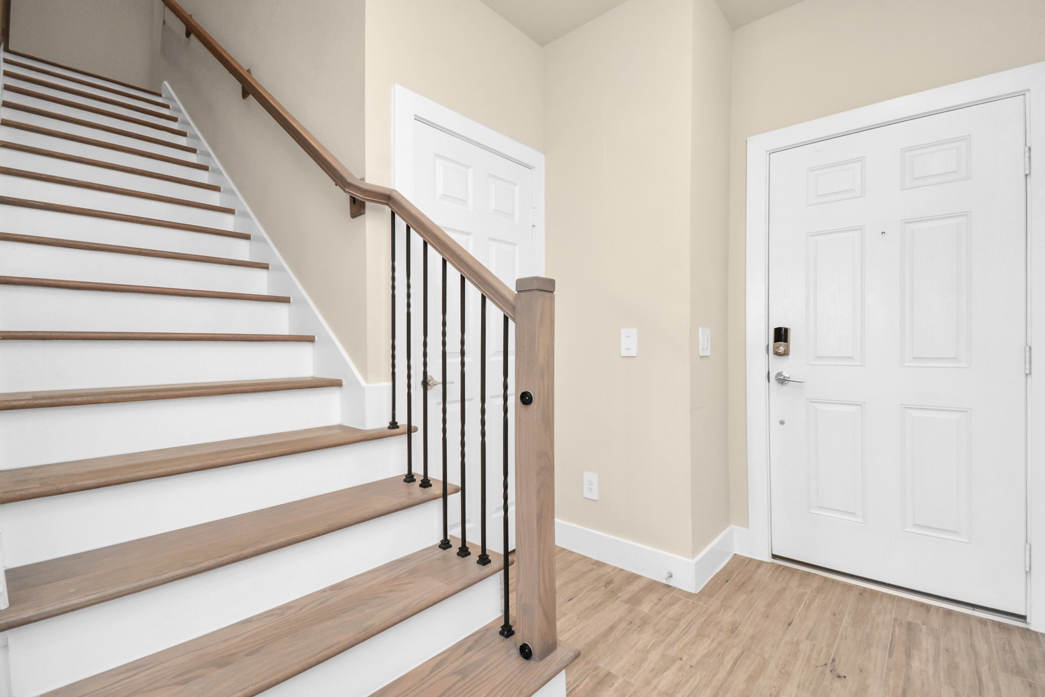 1722 Summerlyn Terrace Drive Property Photo 3