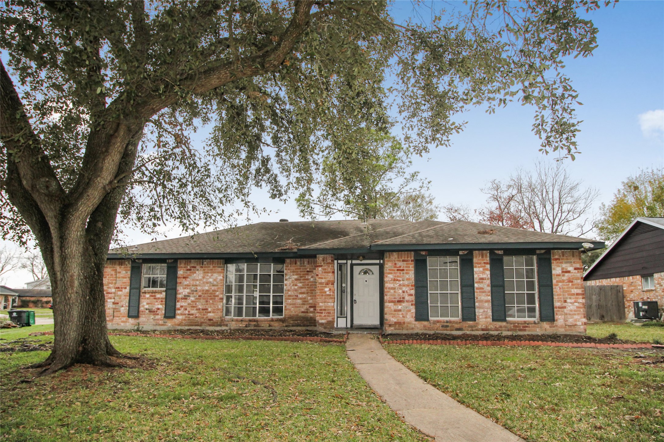 10534 Huntington Wood Drive Property Photo
