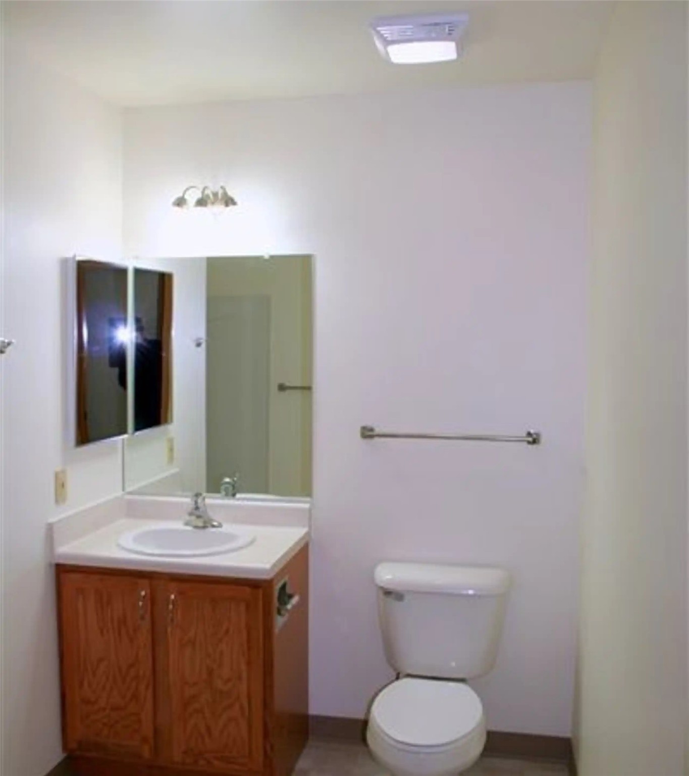 500 Erie St Property Photo 6